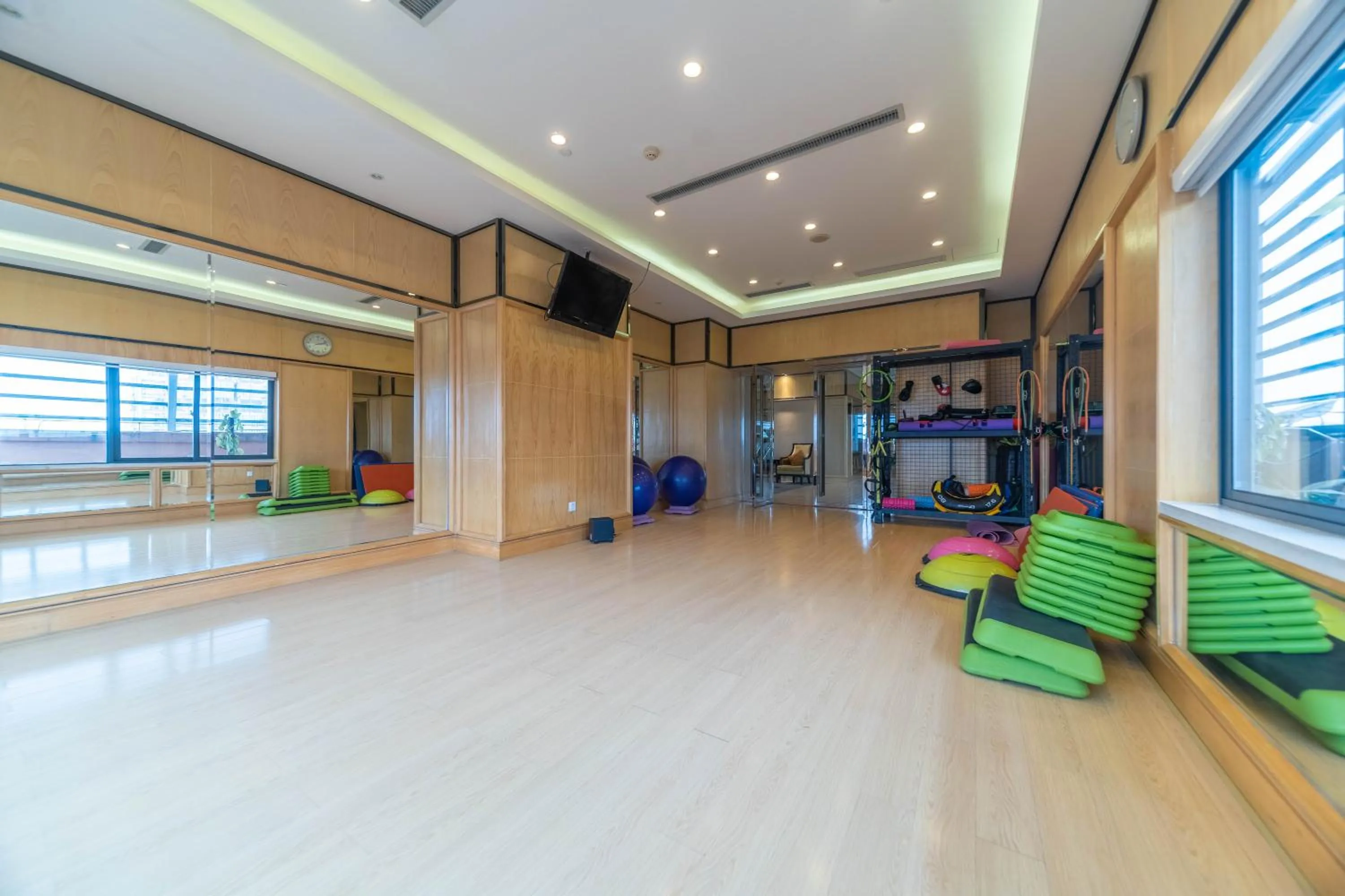 Fitness centre/facilities in Ramada Yichang Hotel
