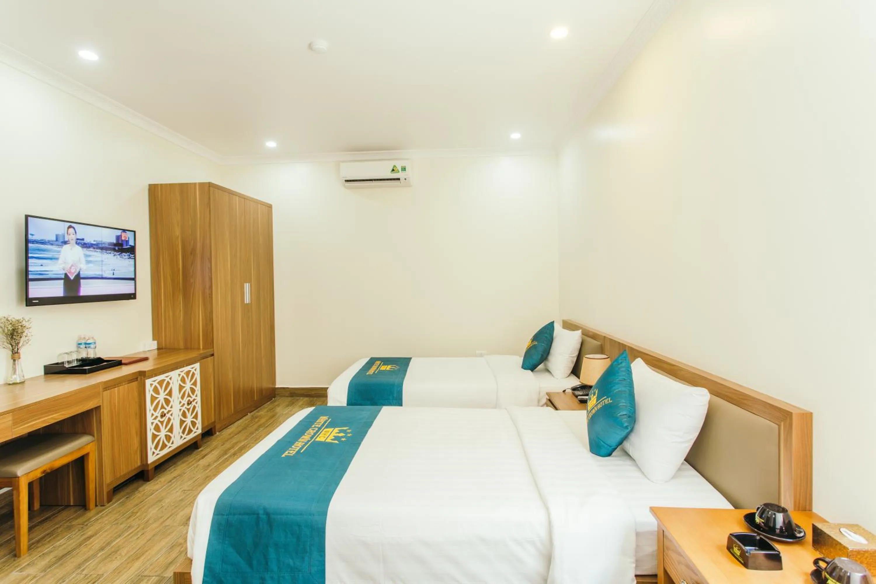 Bed in White Crown Hotel