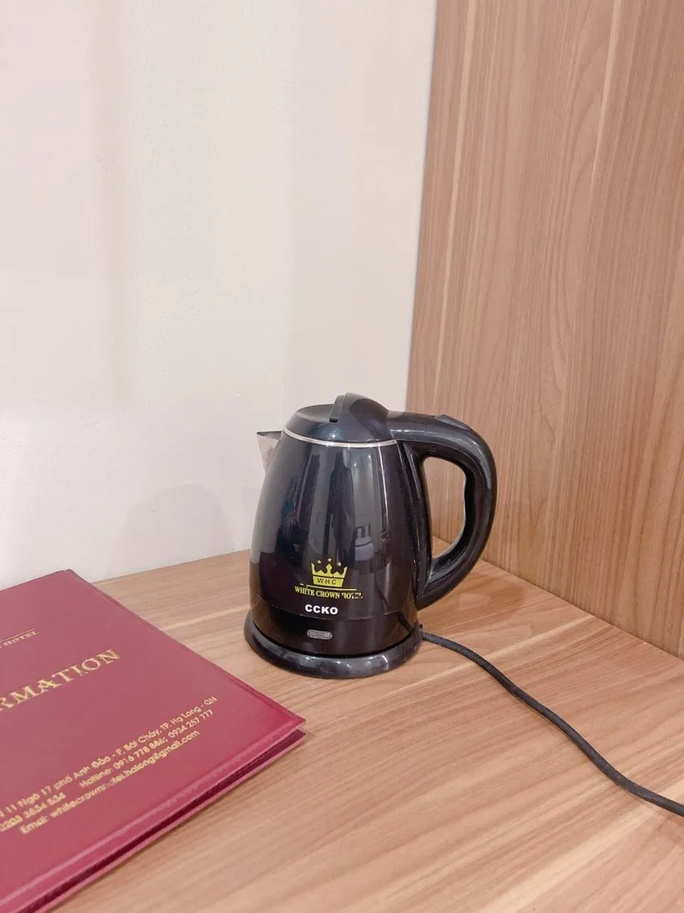 Coffee/tea facilities in White Crown Hotel