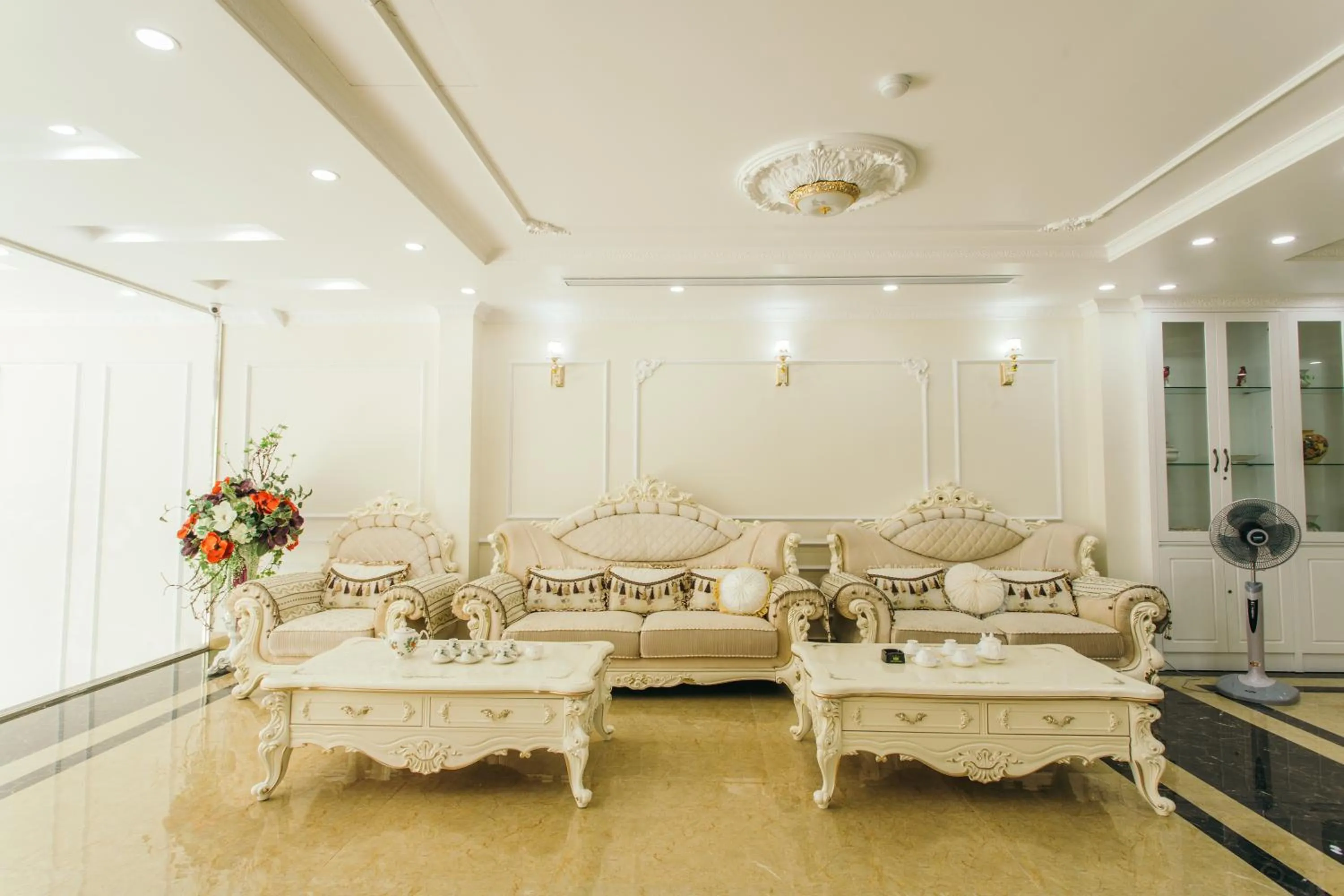 Lobby or reception in White Crown Hotel