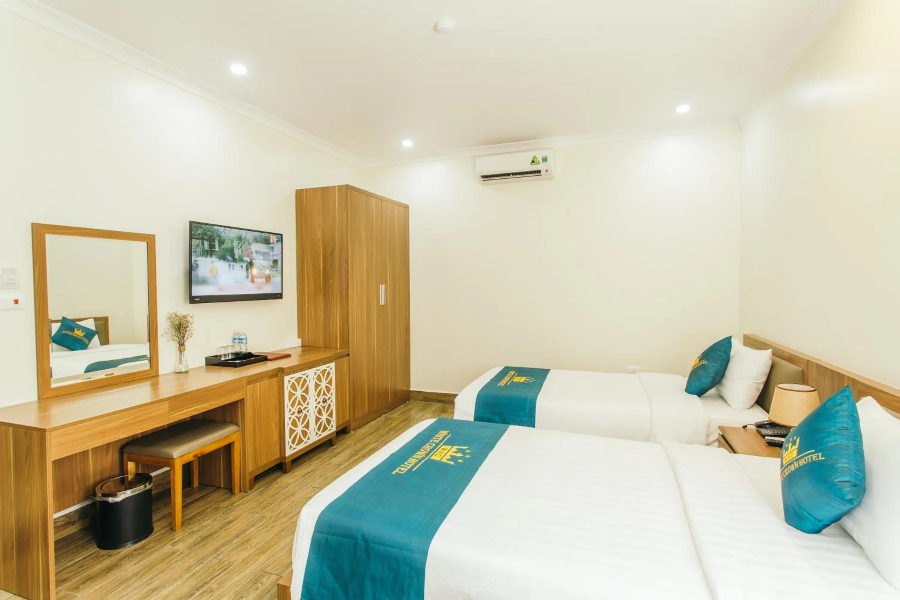 Bed in White Crown Hotel