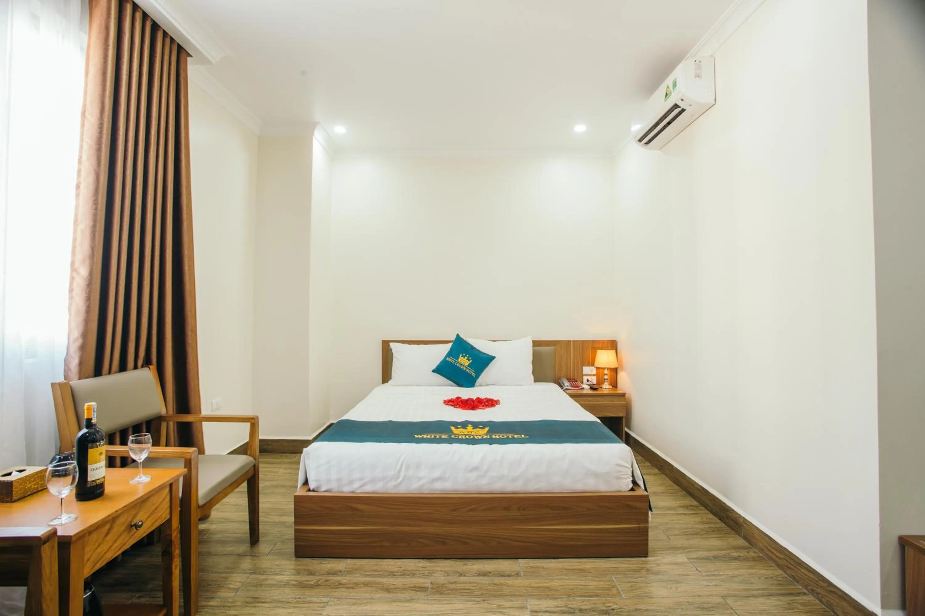 Bed in White Crown Hotel