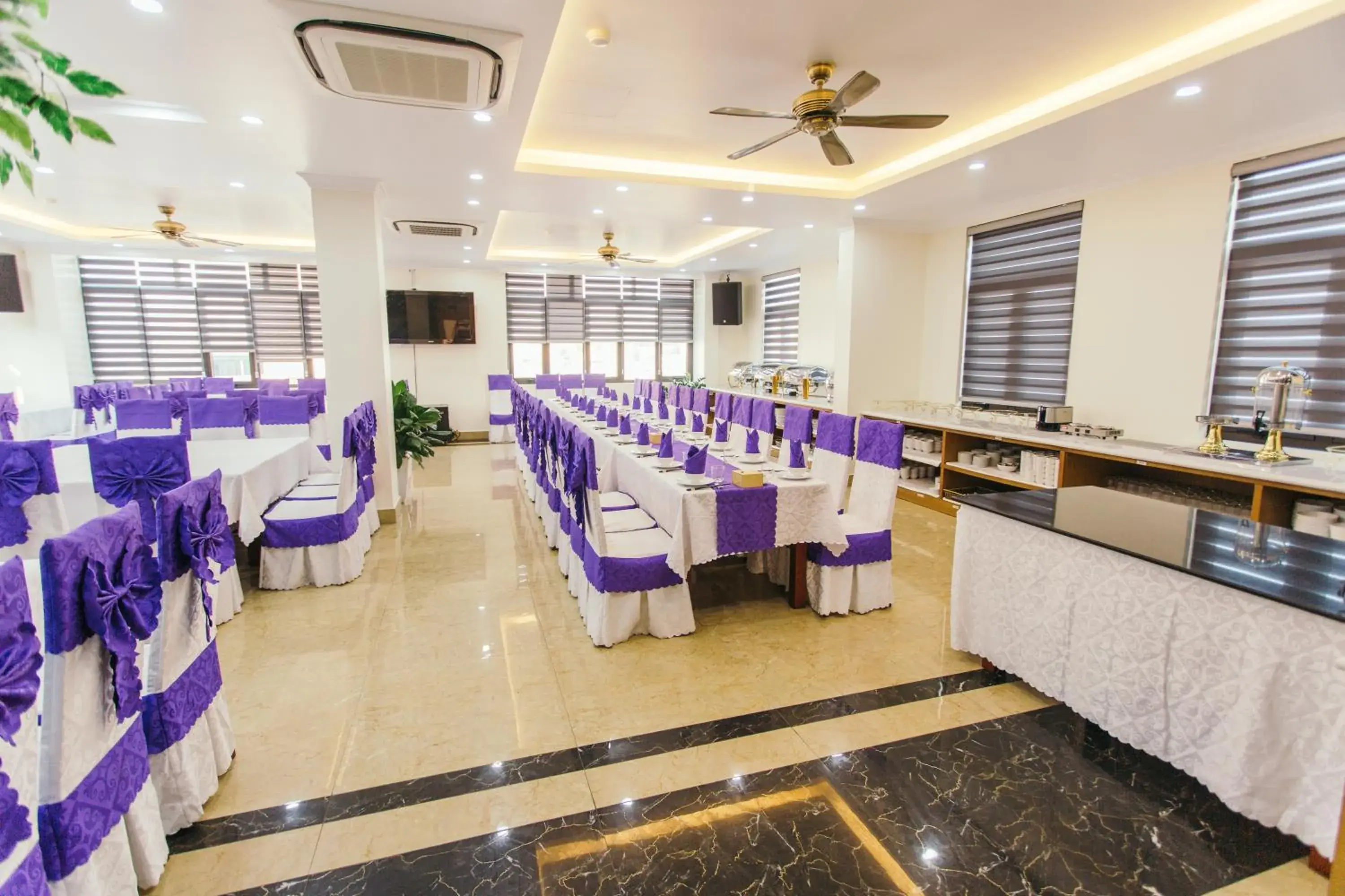 Restaurant/places to eat in White Crown Hotel Restaurant/places to eat in White Crown Hotel