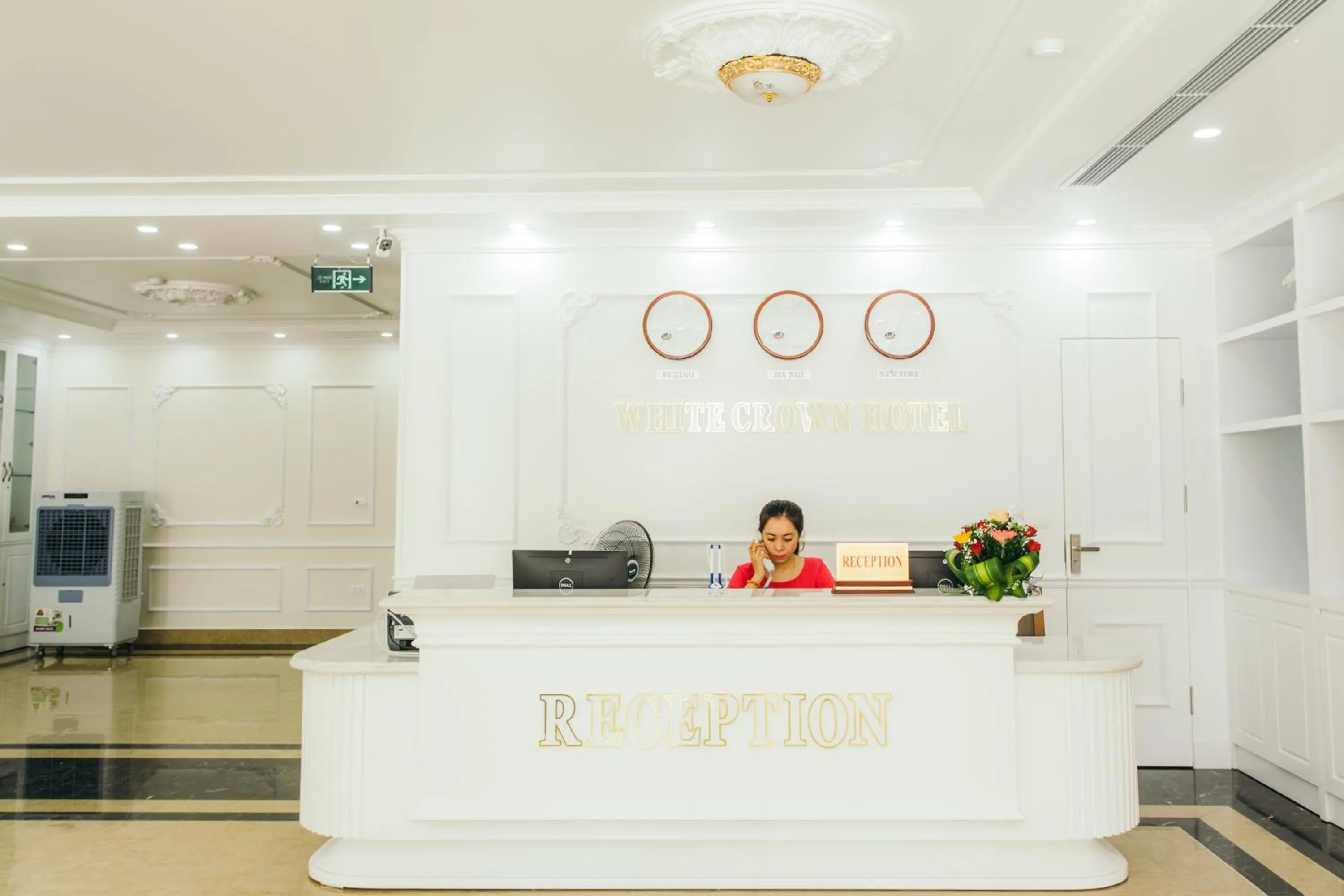 Lobby or reception in White Crown Hotel