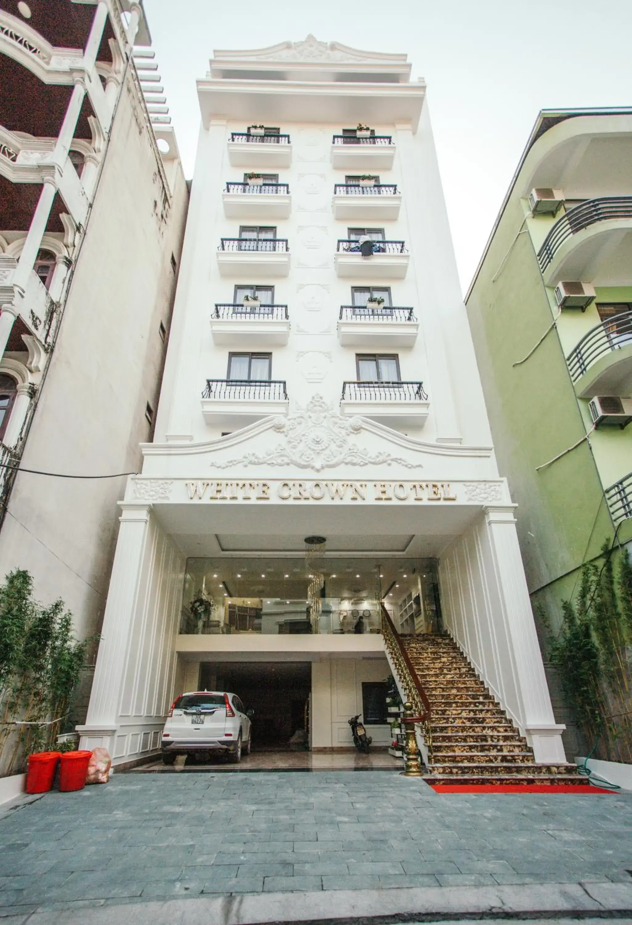 Facade/entrance in White Crown Hotel Facade/entrance in White Crown Hotel