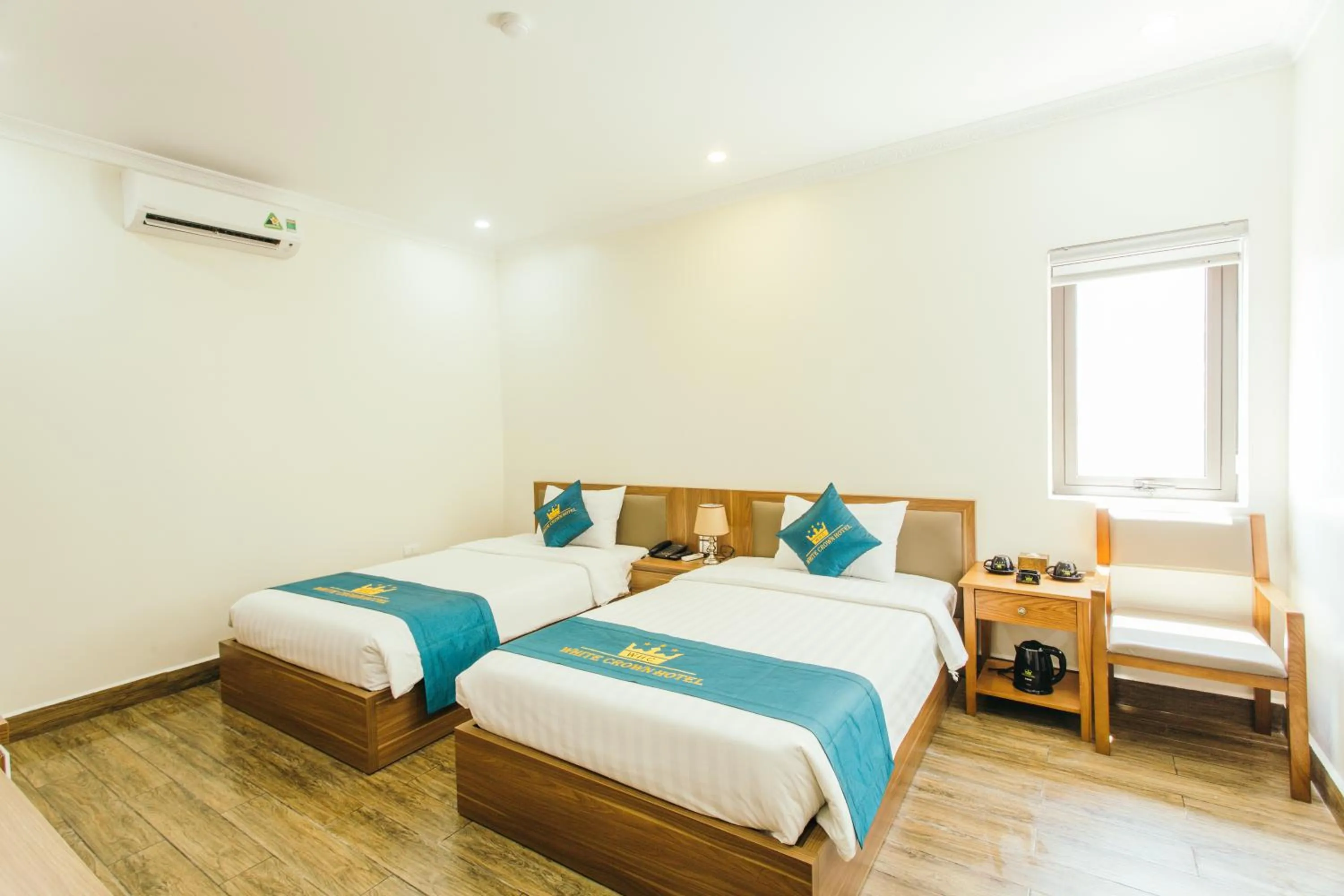 Photo of the whole room, Bed in White Crown Hotel