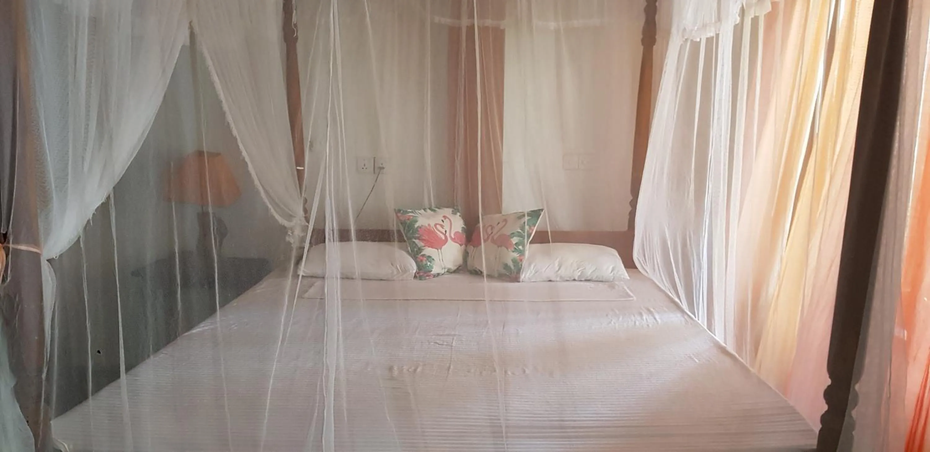 Bedroom, Bed in Sunset Colony Beach Resort