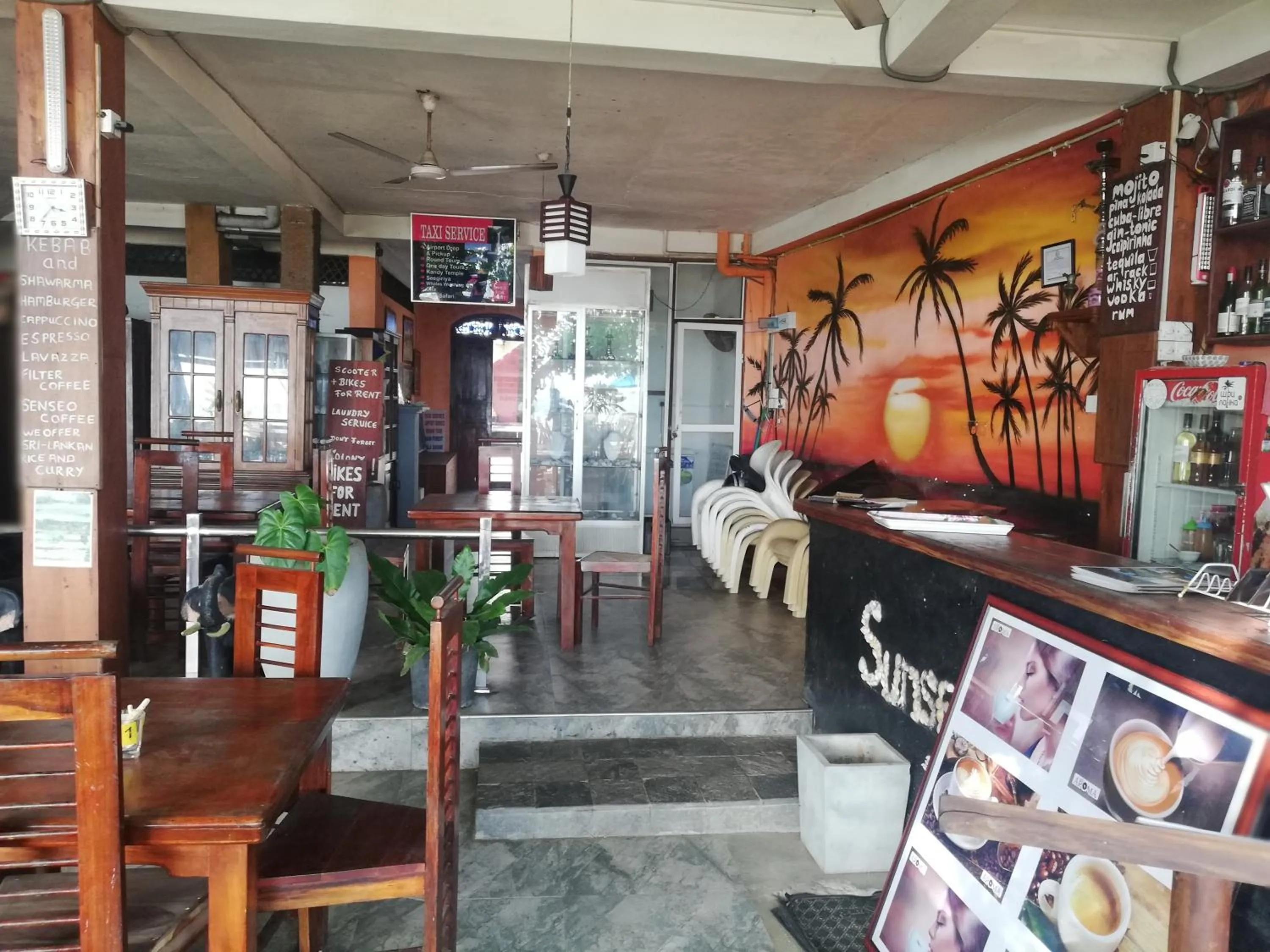 Lounge or bar in Sunset Colony Beach Resort