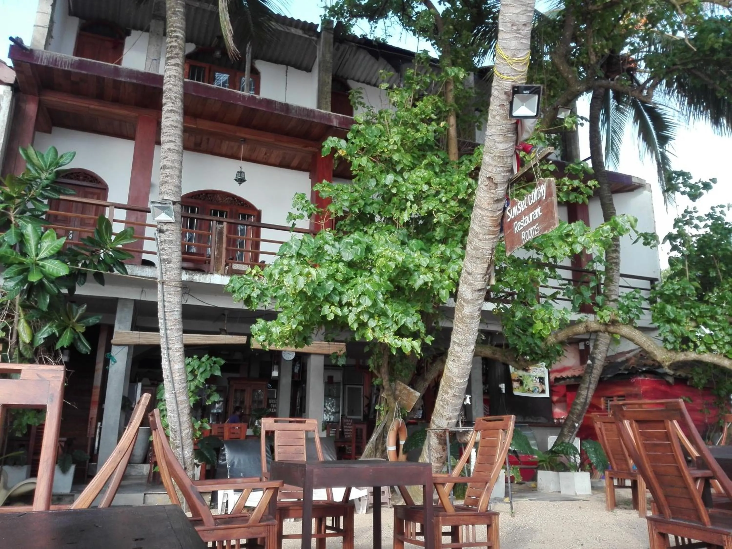 Facade/entrance in Sunset Colony Beach Resort