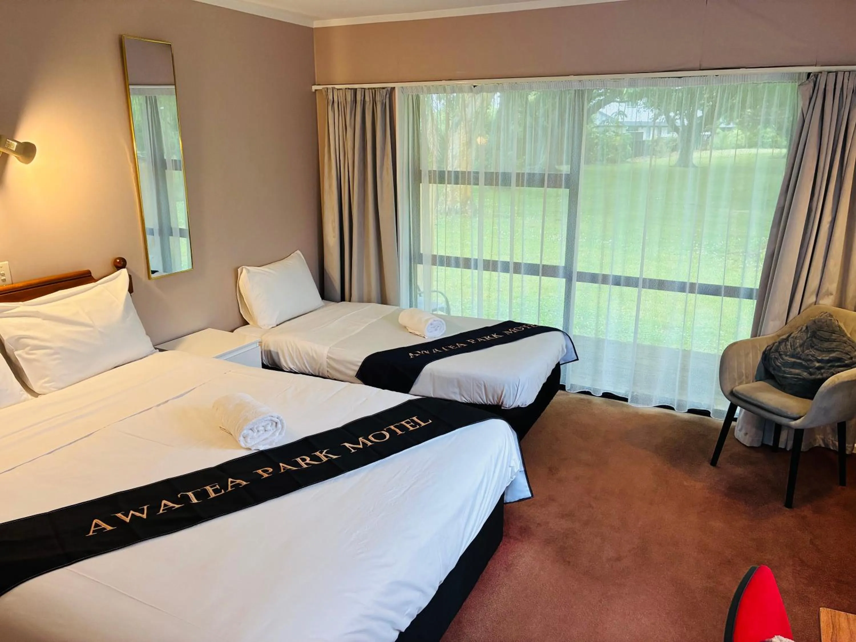 View (from property/room), Bed in Awatea Park Motel