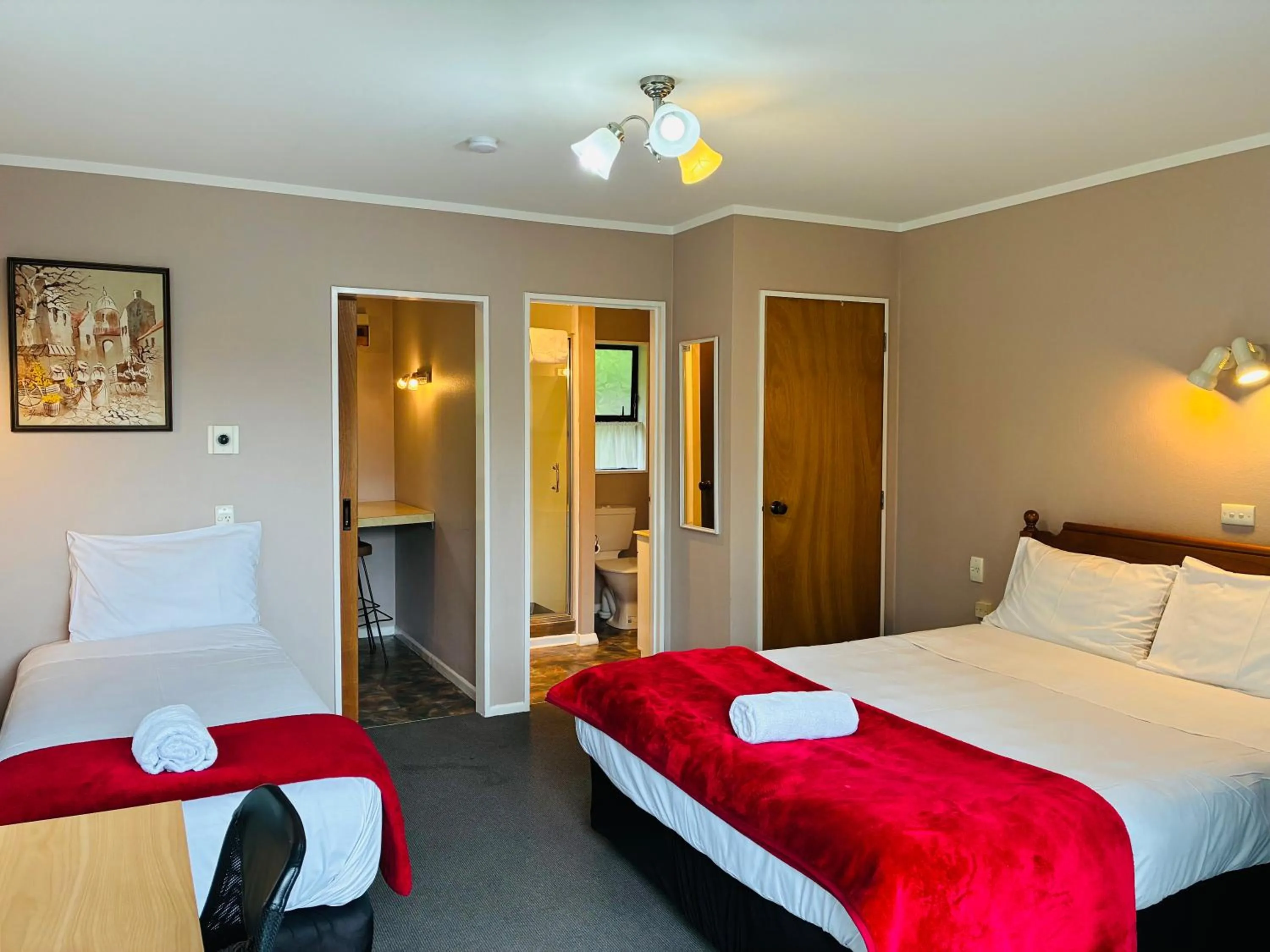 View (from property/room), Bed in Awatea Park Motel