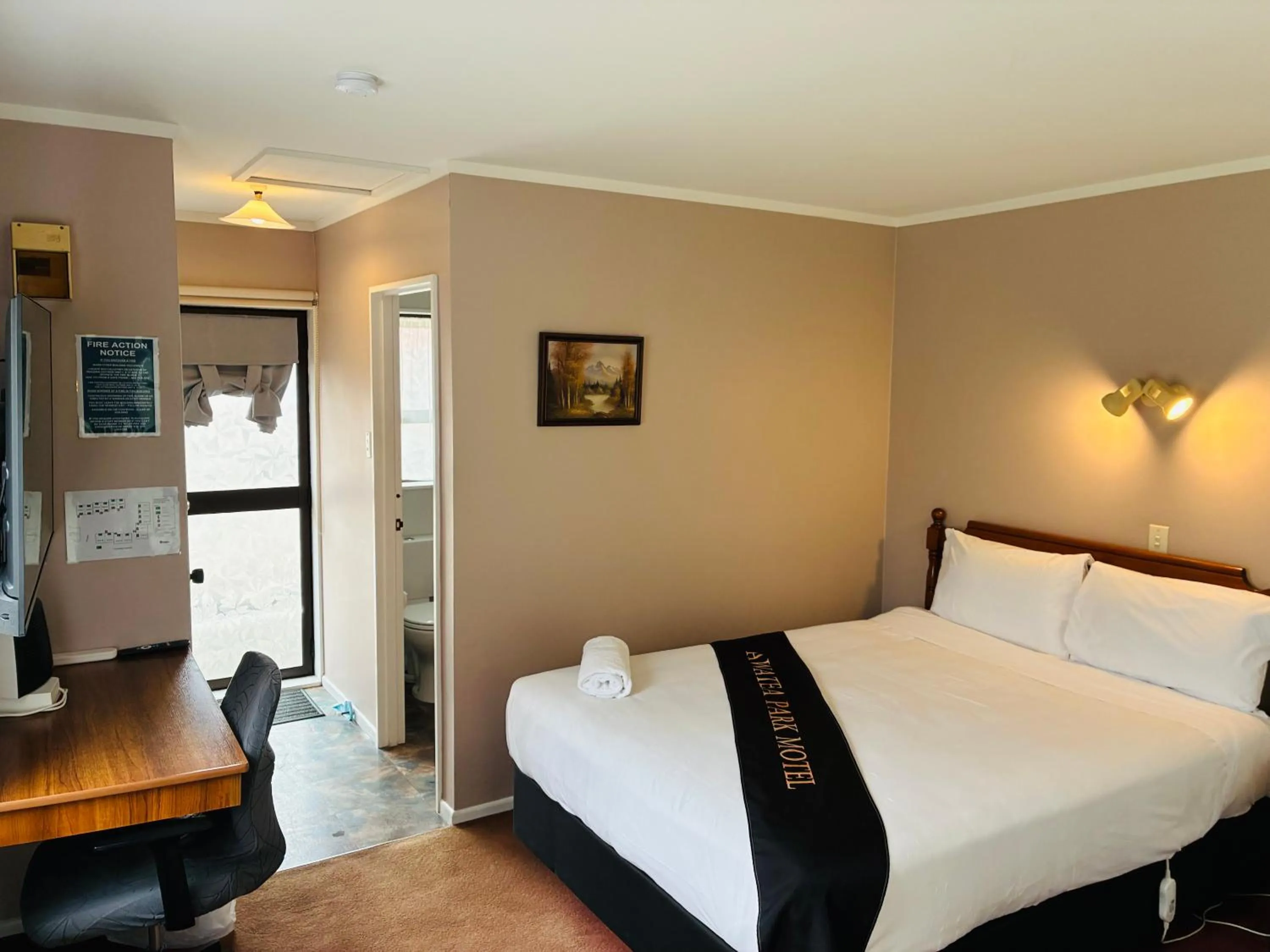 View (from property/room), Bed in Awatea Park Motel