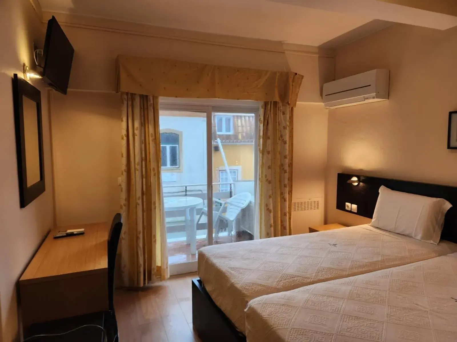 TV and multimedia, Bed in Hotel Riomar TV and multimedia, Bed in Hotel Riomar