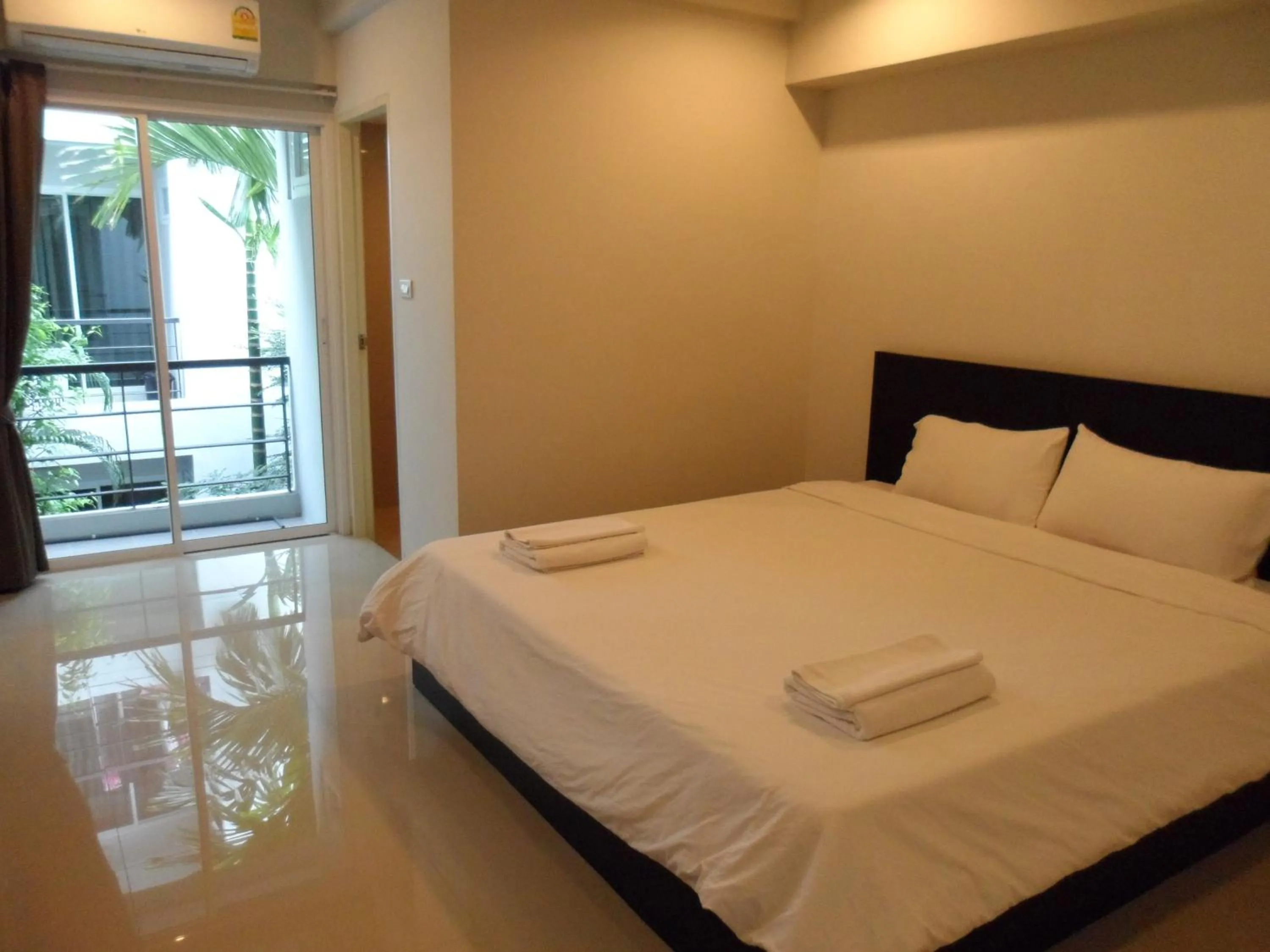 Day, Bed in Delight Residence