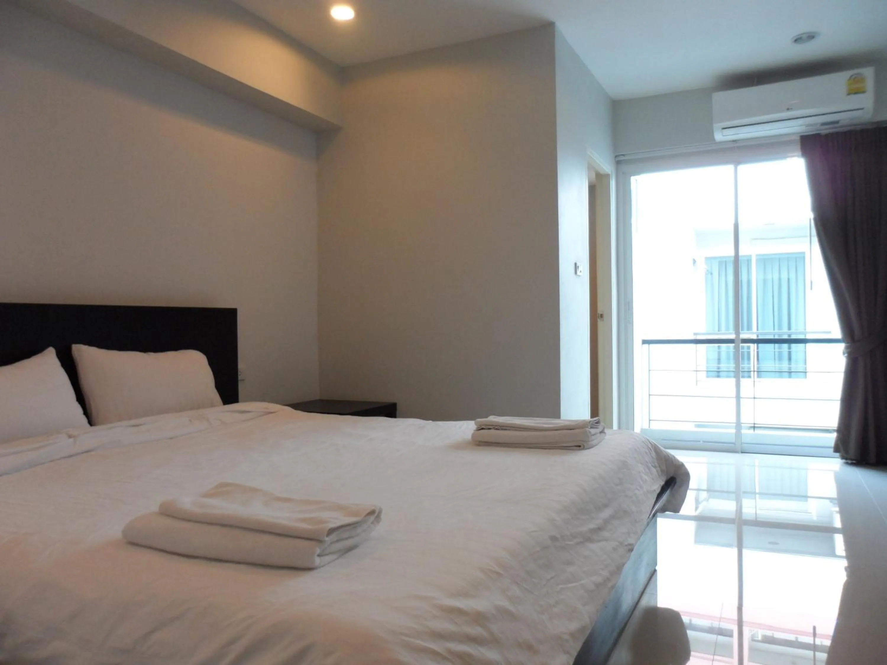 Day, Bed in Delight Residence