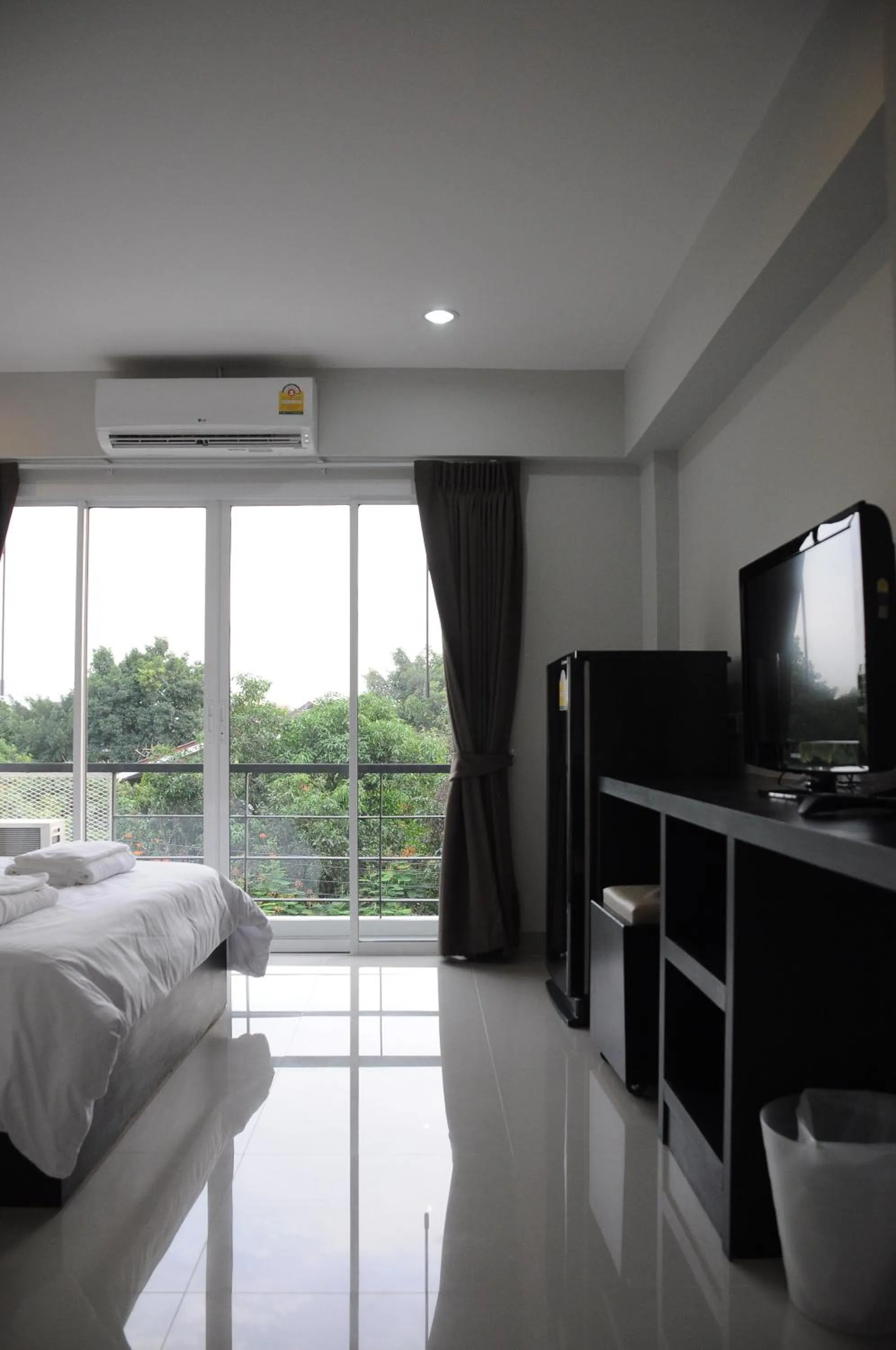 Day, Bed in Delight Residence