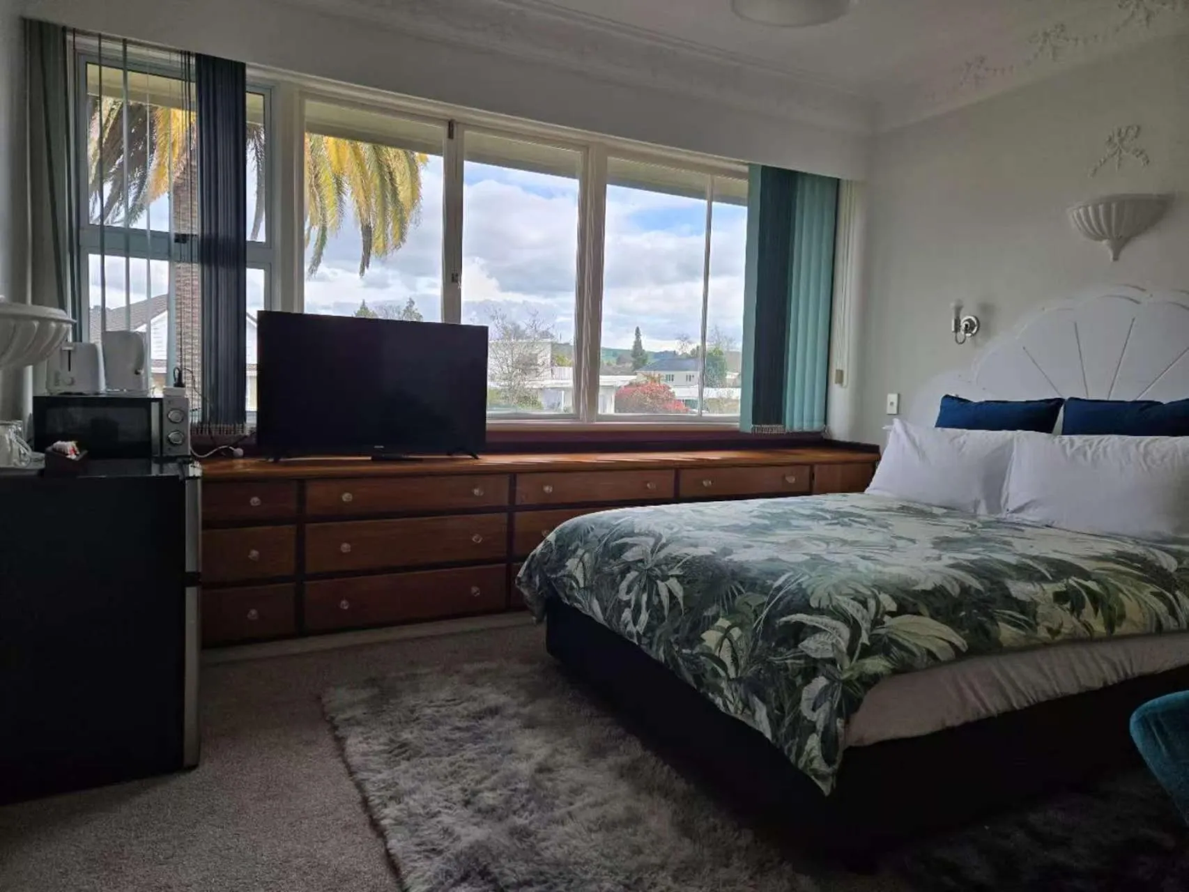 View (from property/room), Bed in Pure Motel