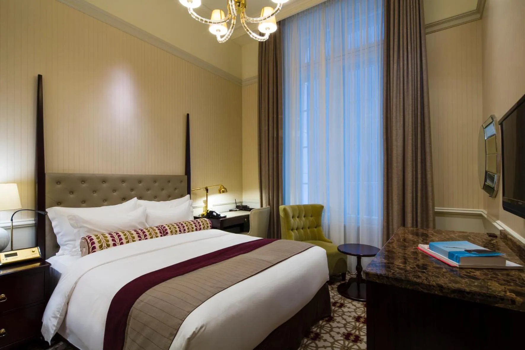 Photo of the whole room, Bed in The Tokyo Station Hotel