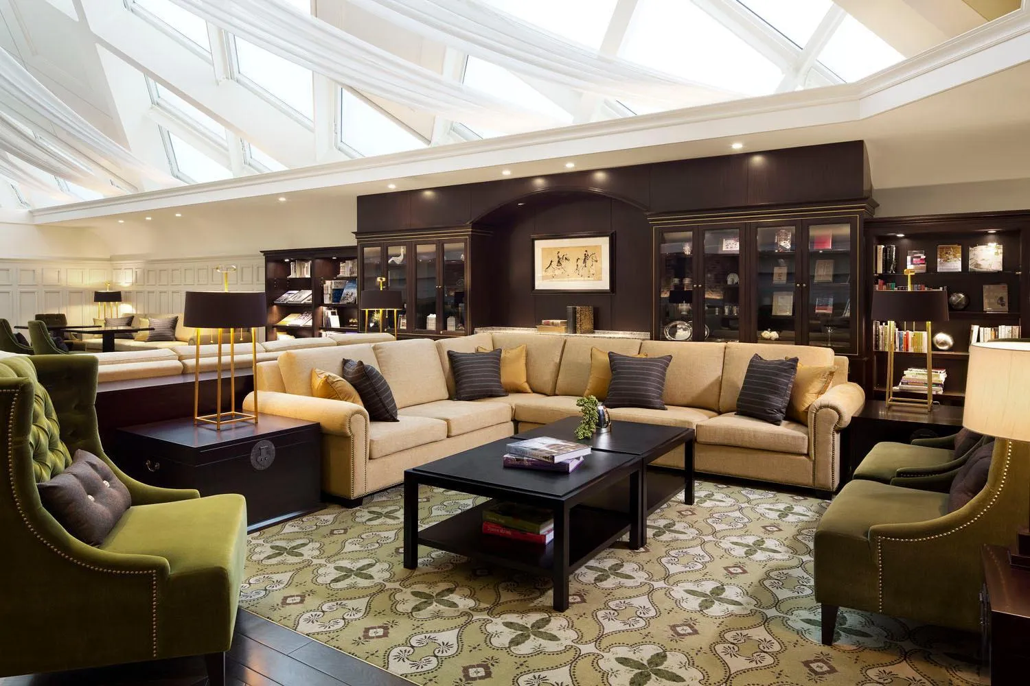 Lounge or bar in The Tokyo Station Hotel