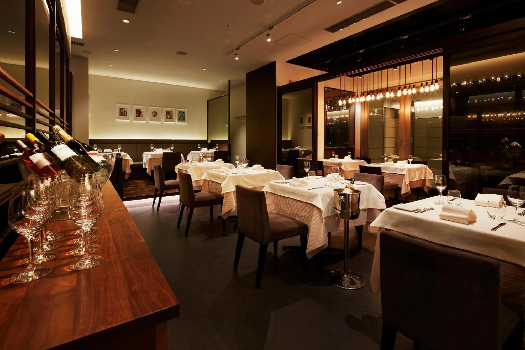 Restaurant/places to eat in The Tokyo Station Hotel