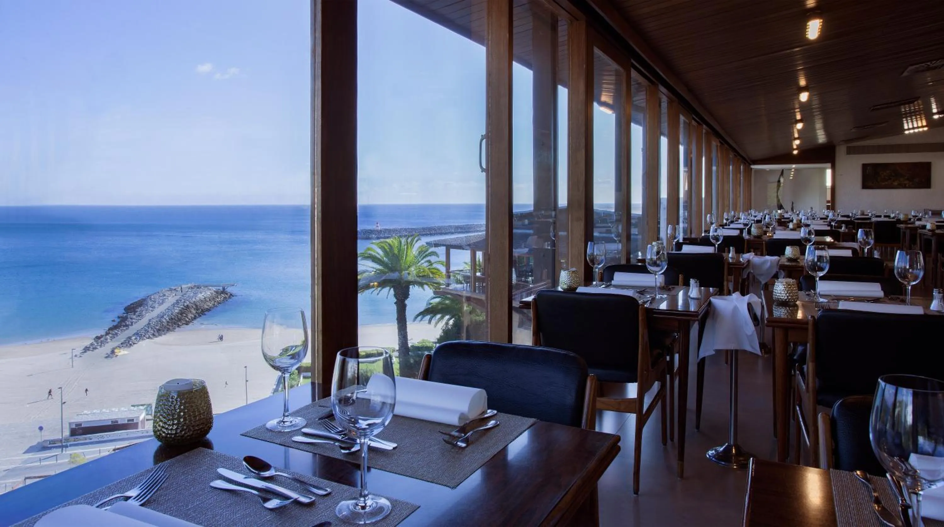 Restaurant/places to eat in Hotel do Mar
