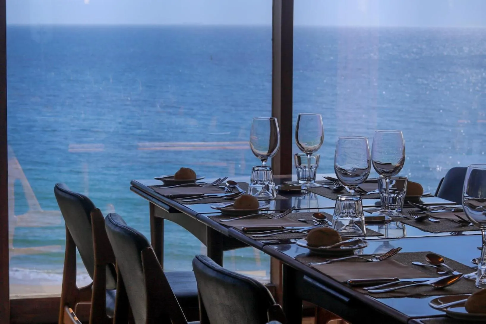 Restaurant/places to eat in Hotel do Mar