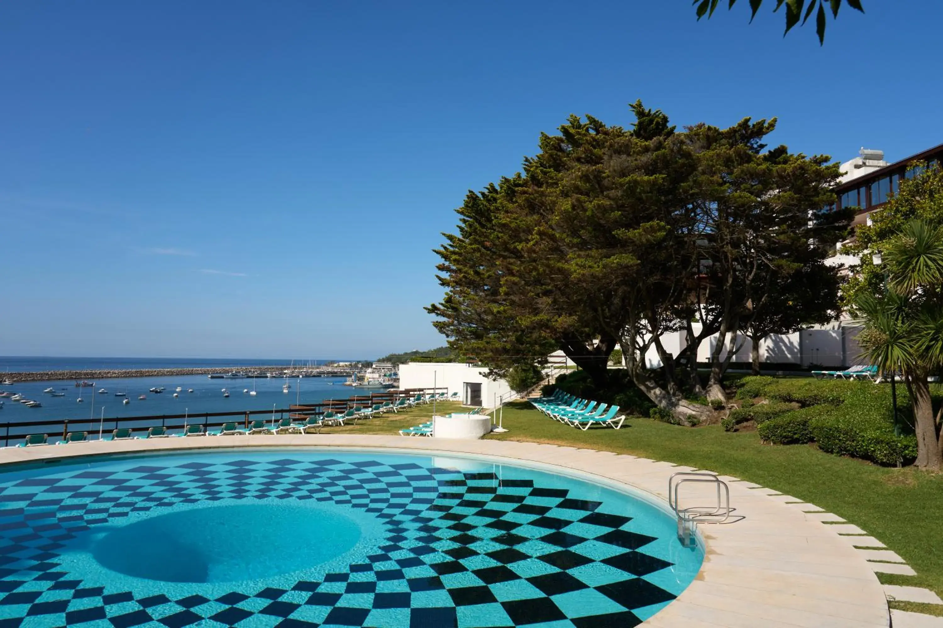 Swimming pool in Hotel do Mar Swimming pool in Hotel do Mar