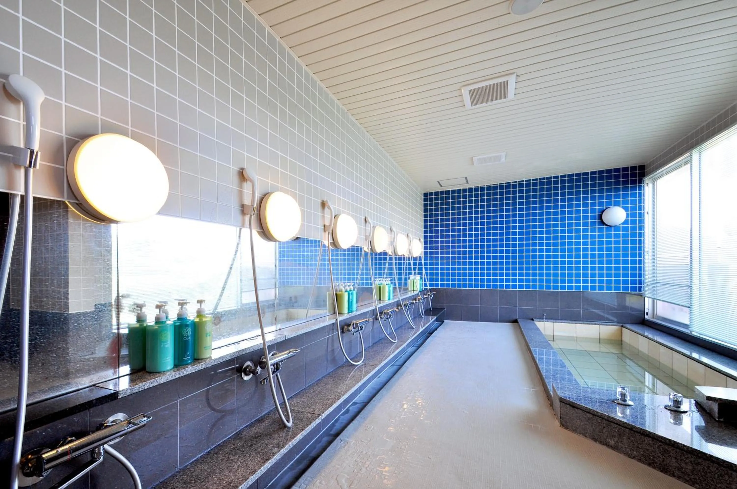 Public Bath in Marine Lodge Marea