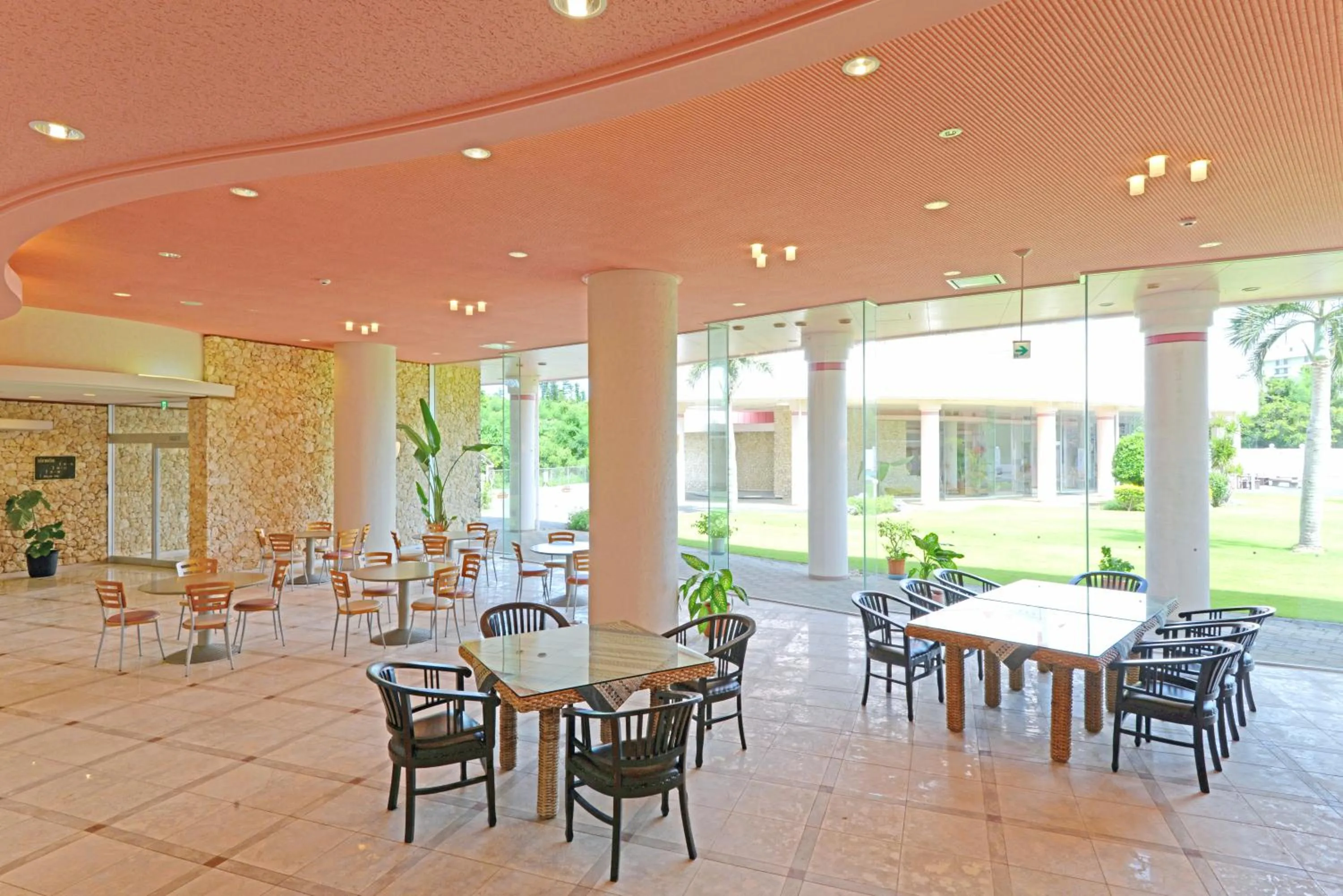 Lounge or bar in Marine Lodge Marea