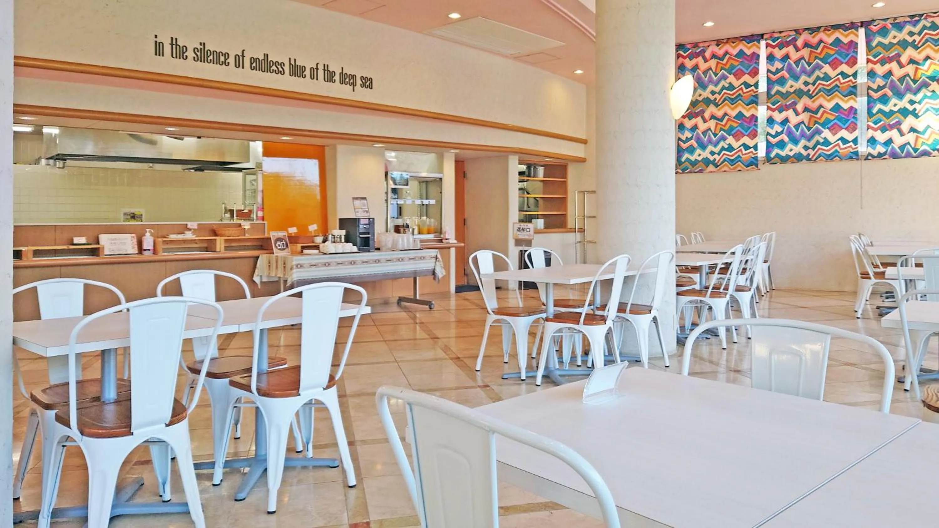 Restaurant/places to eat in Marine Lodge Marea