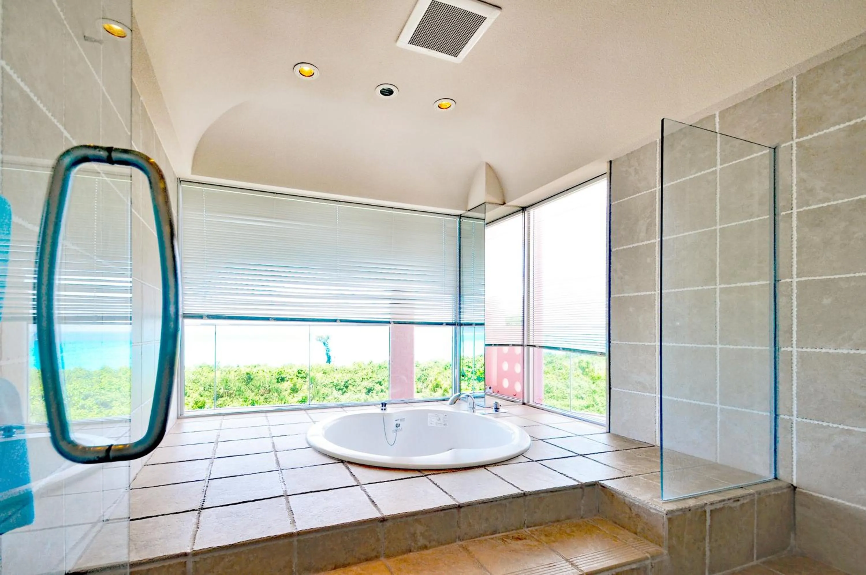 Photo of the whole room in Marine Lodge Marea