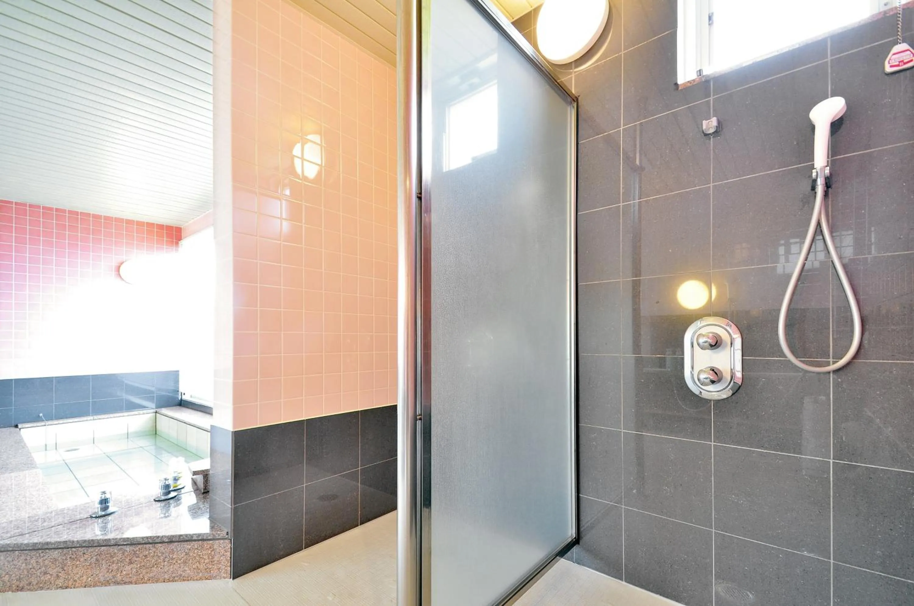 Shower in Marine Lodge Marea