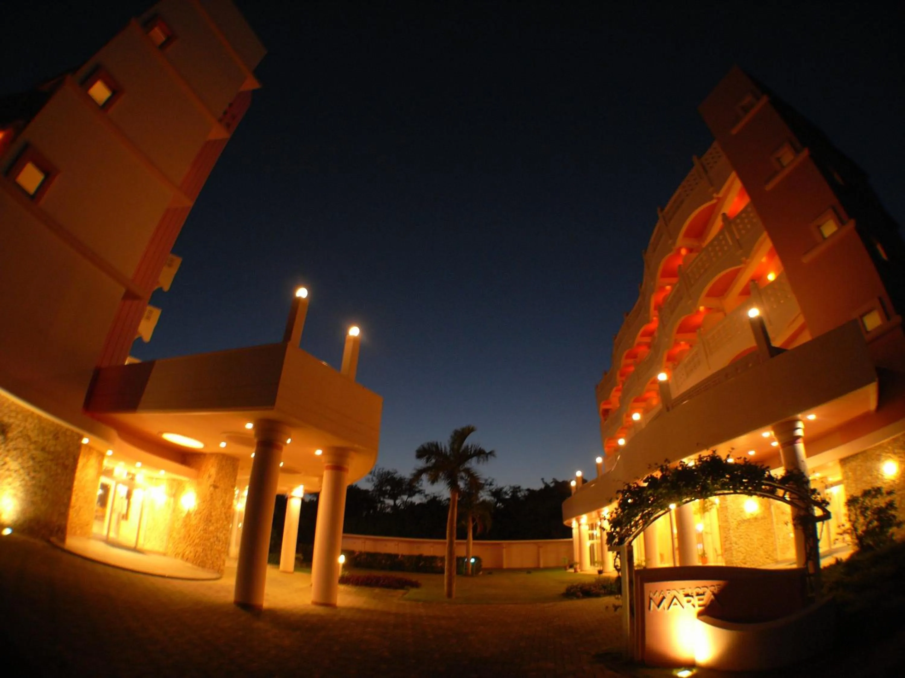 Facade/entrance in Marine Lodge Marea