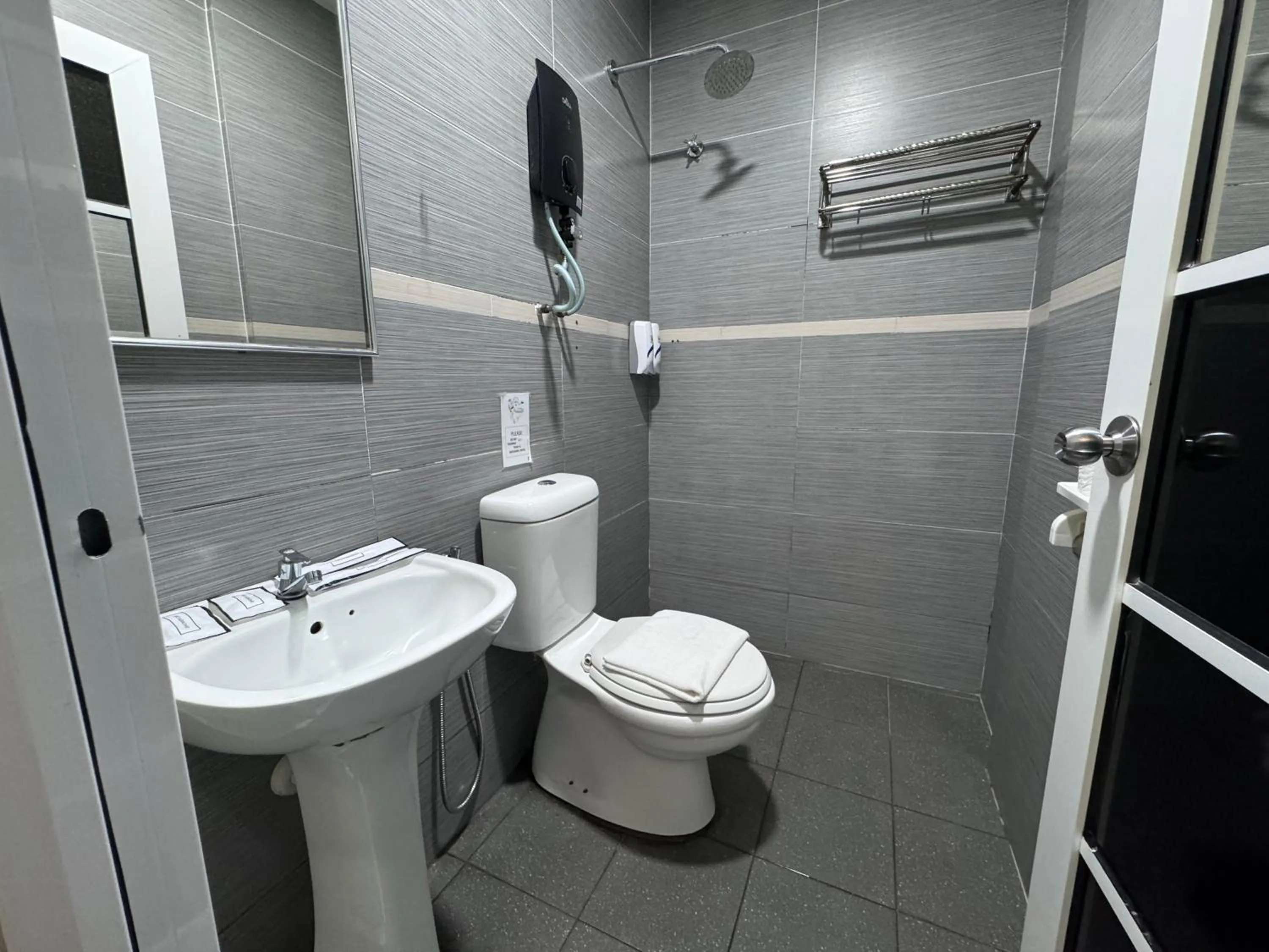 Toilet in Best View Hotel Bandar Sunway # Near Sunway Medical-Pyramid-Lagoon