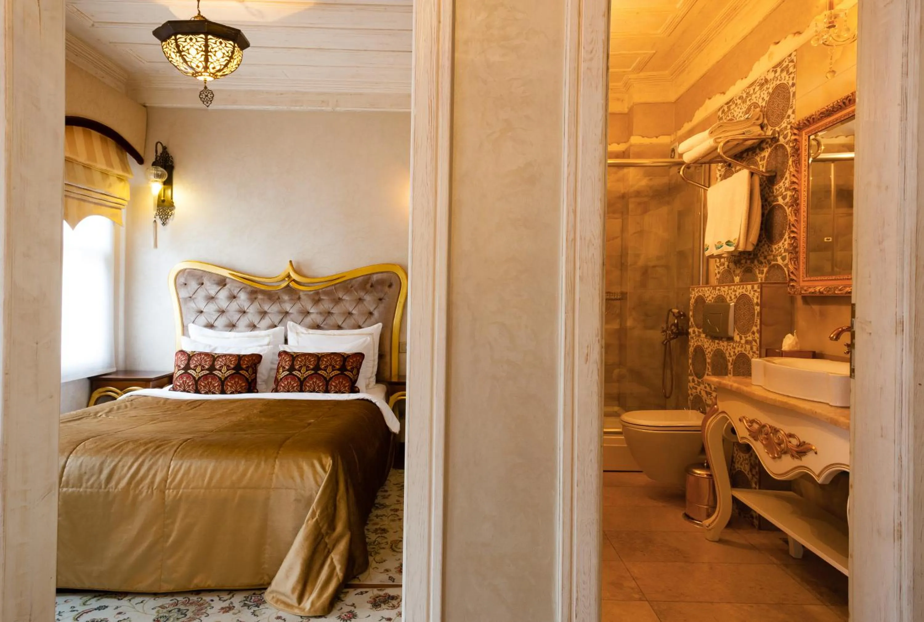 Bed in İstanbul Bosphorus Hotel Symbola