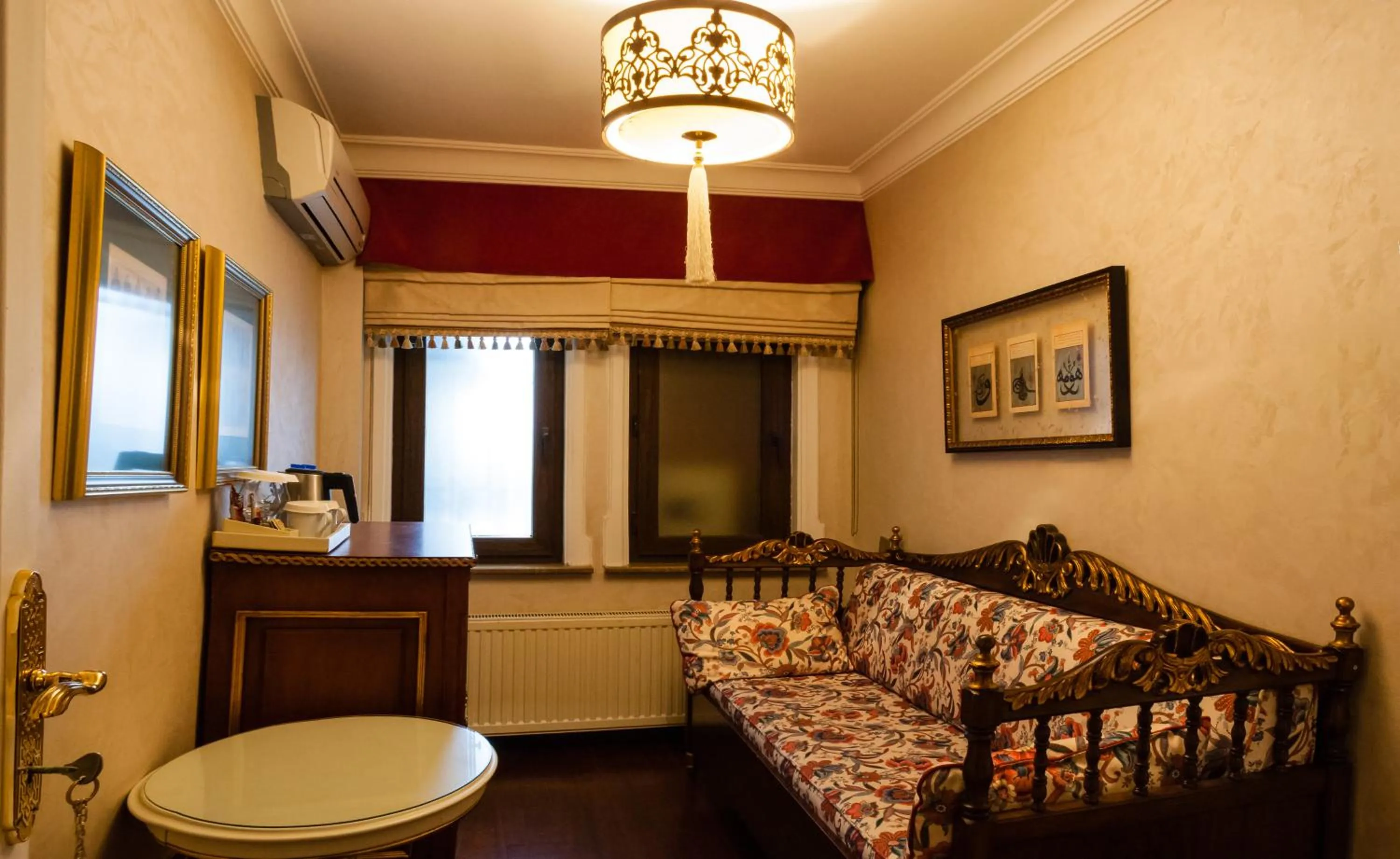 Bed in İstanbul Bosphorus Hotel Symbola