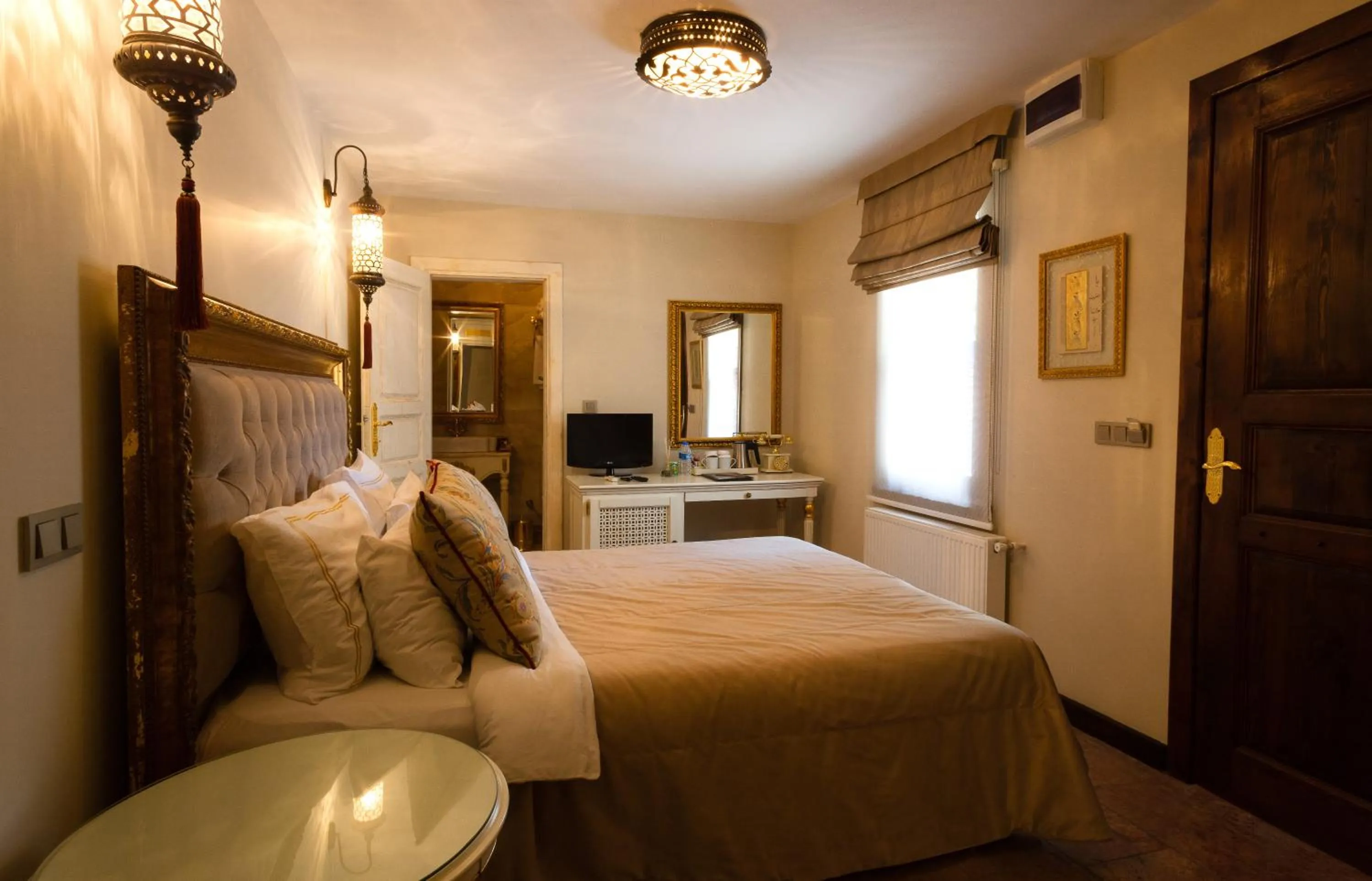 Bed in İstanbul Bosphorus Hotel Symbola