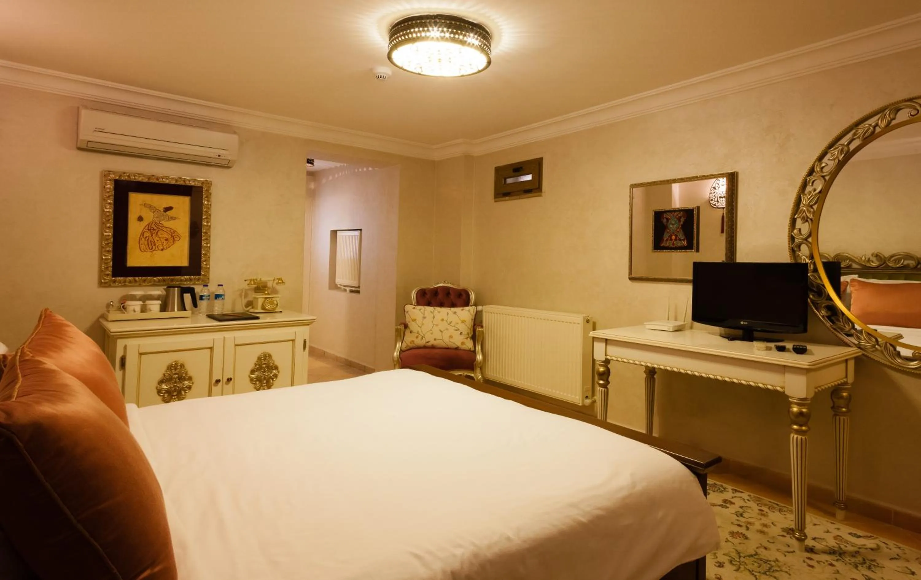 Photo of the whole room, Bed in İstanbul Bosphorus Hotel Symbola