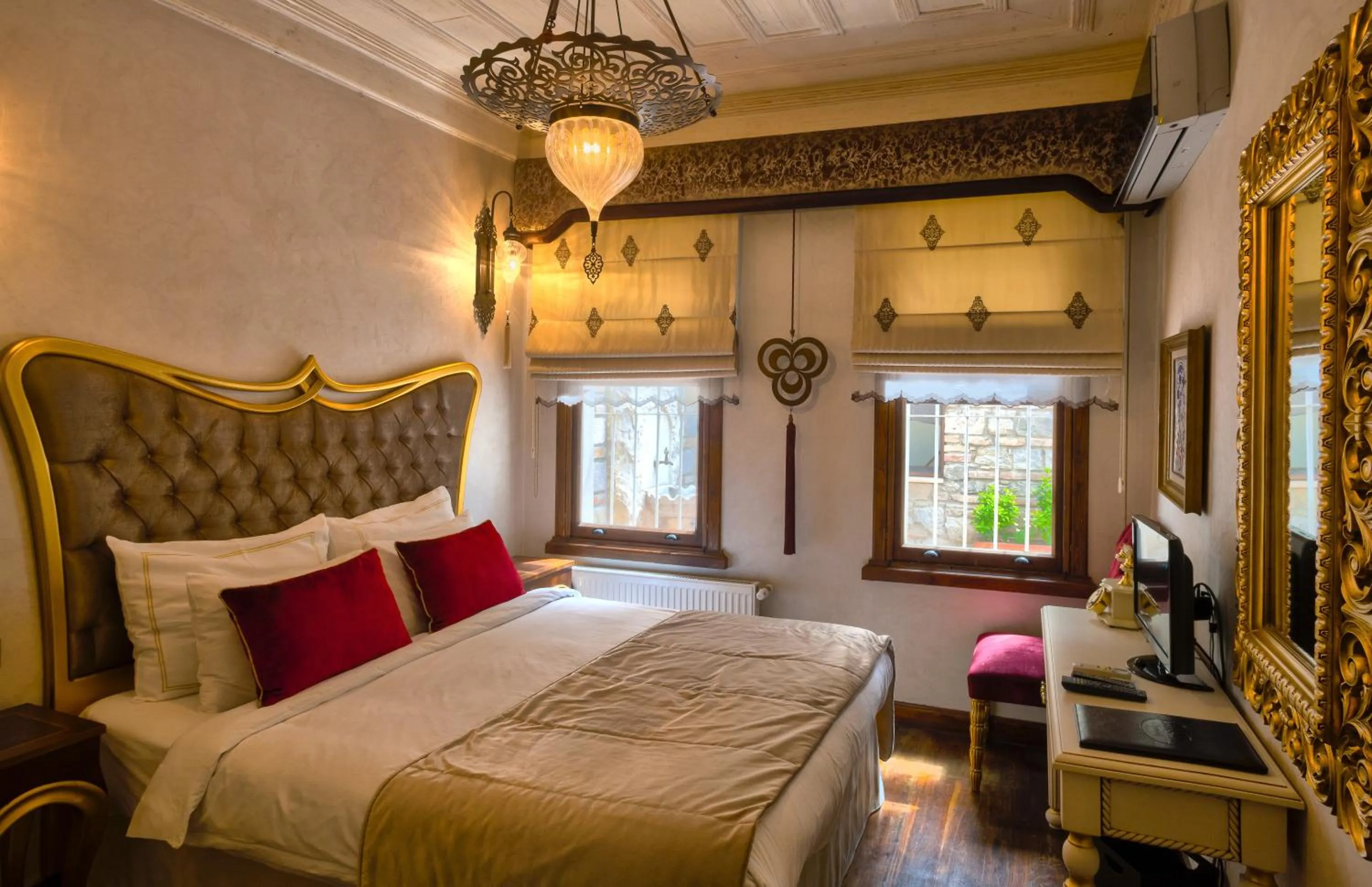 Bed in İstanbul Bosphorus Hotel Symbola