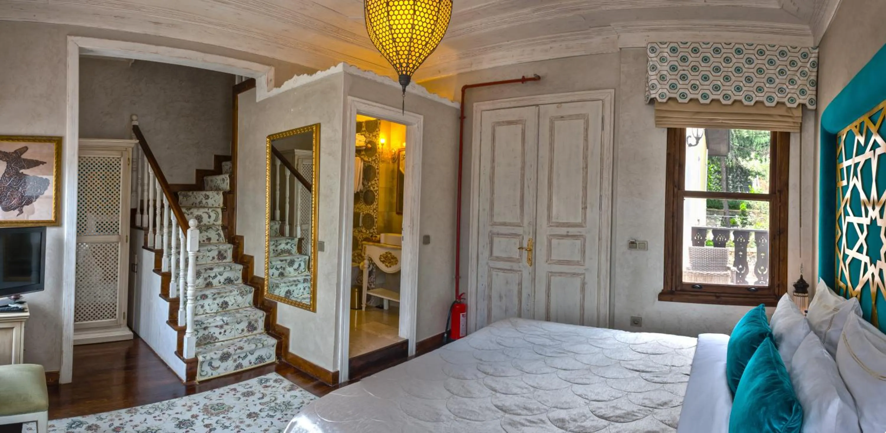 Bed in İstanbul Bosphorus Hotel Symbola