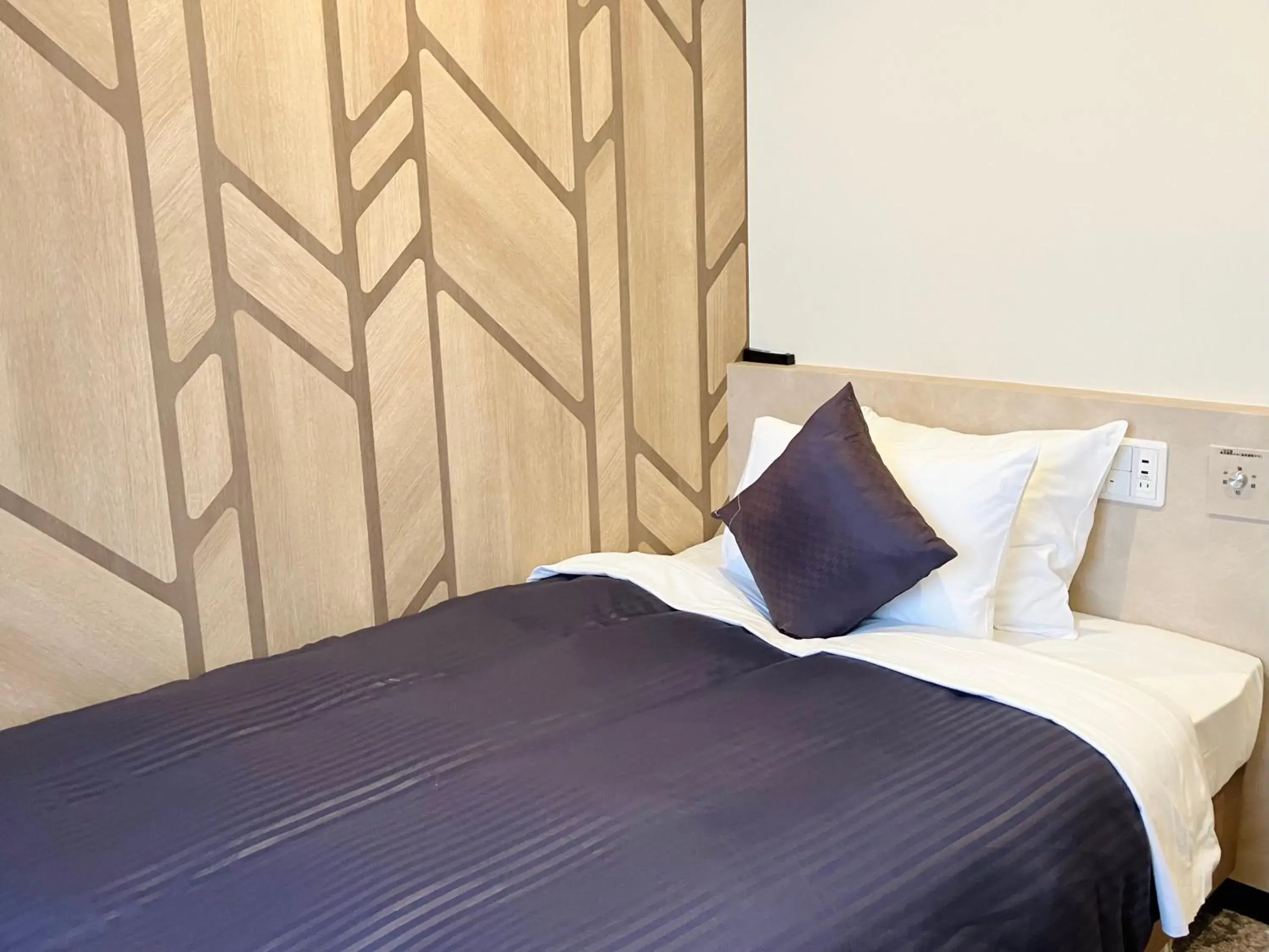 Bed in HOTEL LiVEMAX BUDGET Chofu-Ekimae Bed in HOTEL LiVEMAX BUDGET Chofu-Ekimae