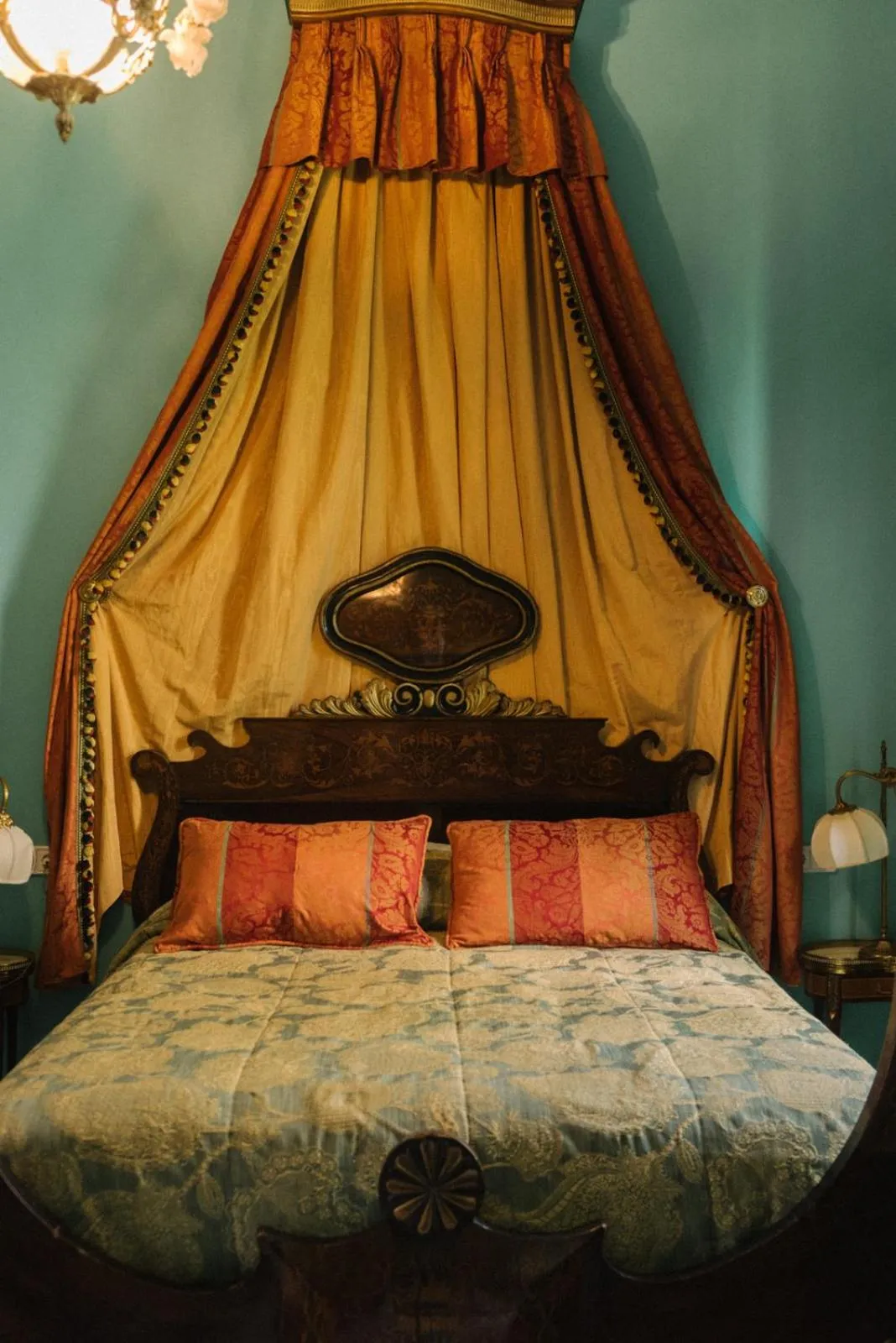 Bed in Palacio del Virrey Laserna