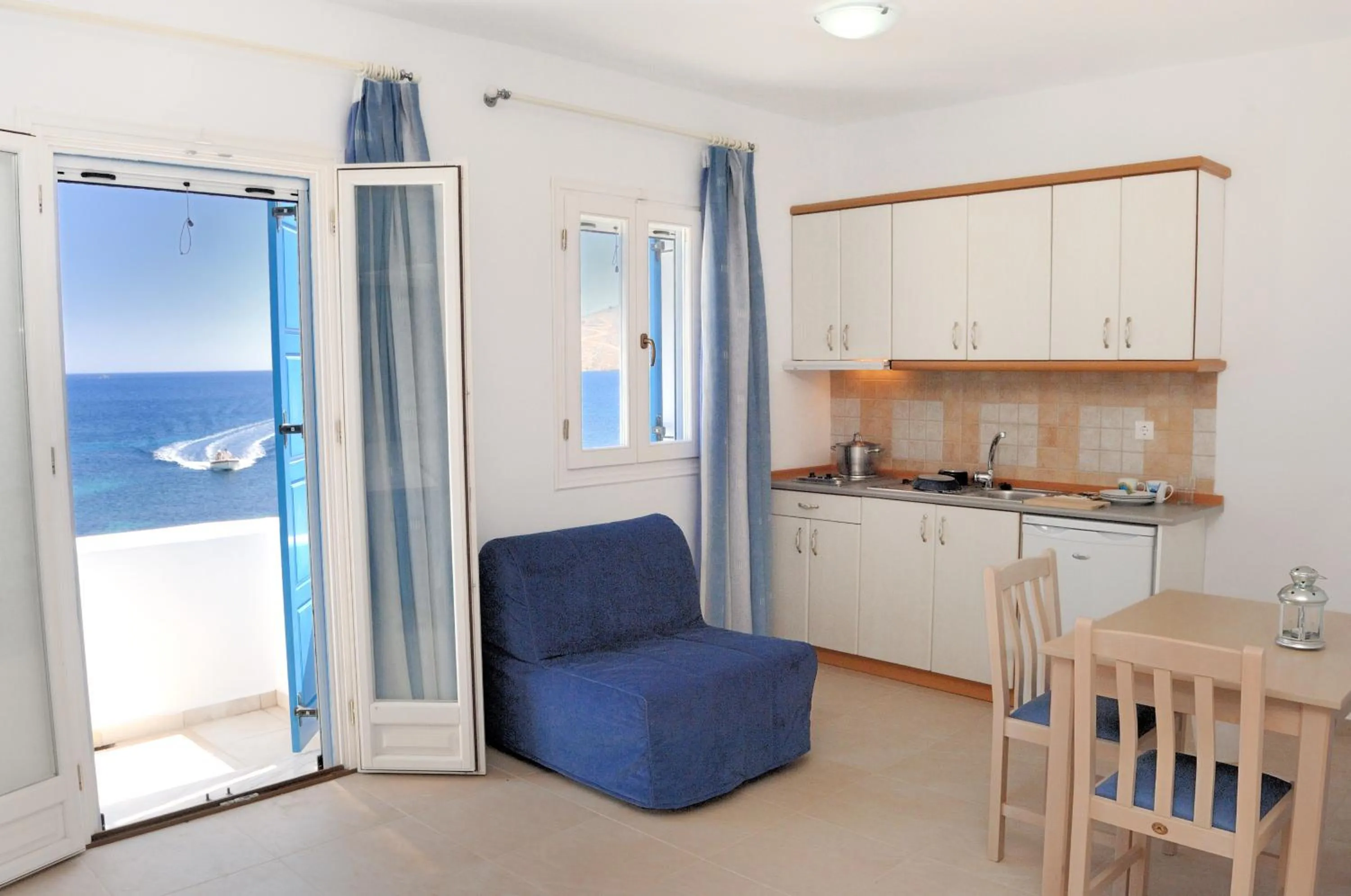 Kitchen or kitchenette in Dream Island Hotel