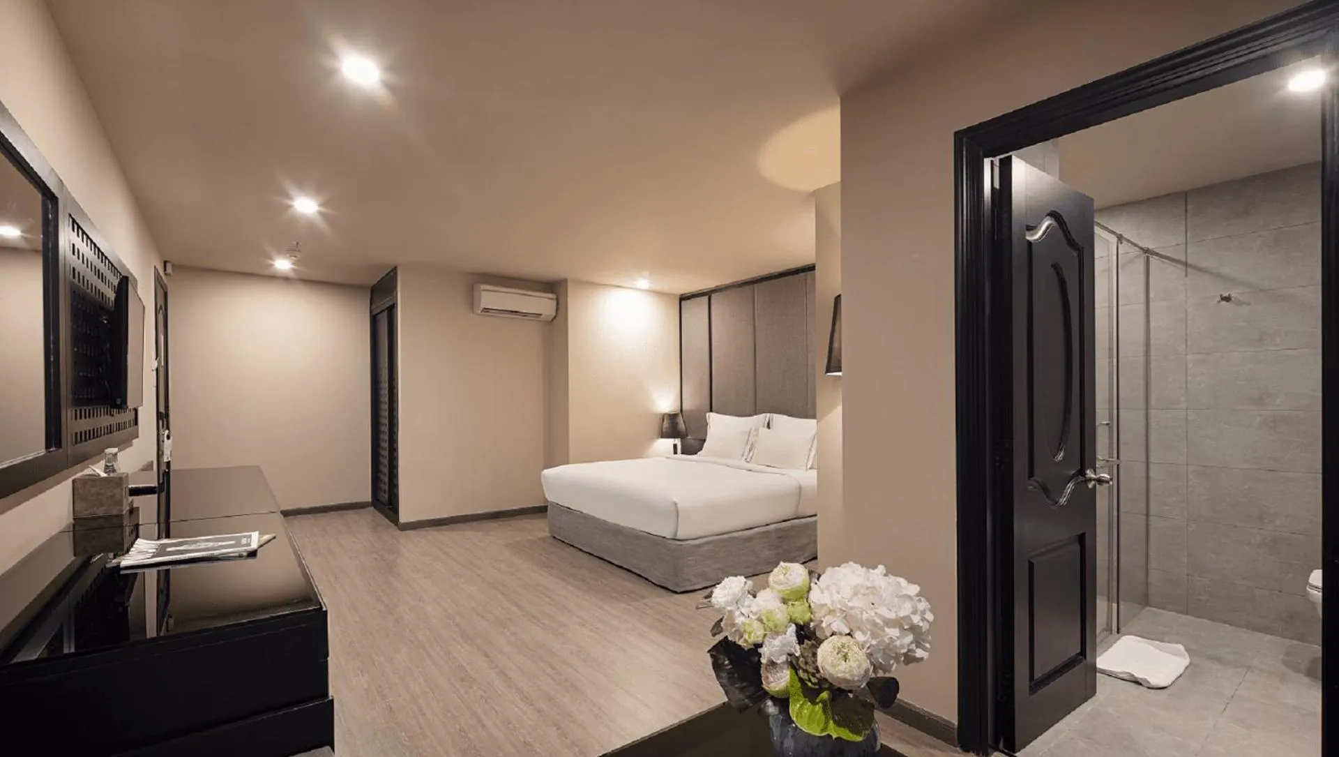 Bedroom, Bed in Paragon Saigon Hotel