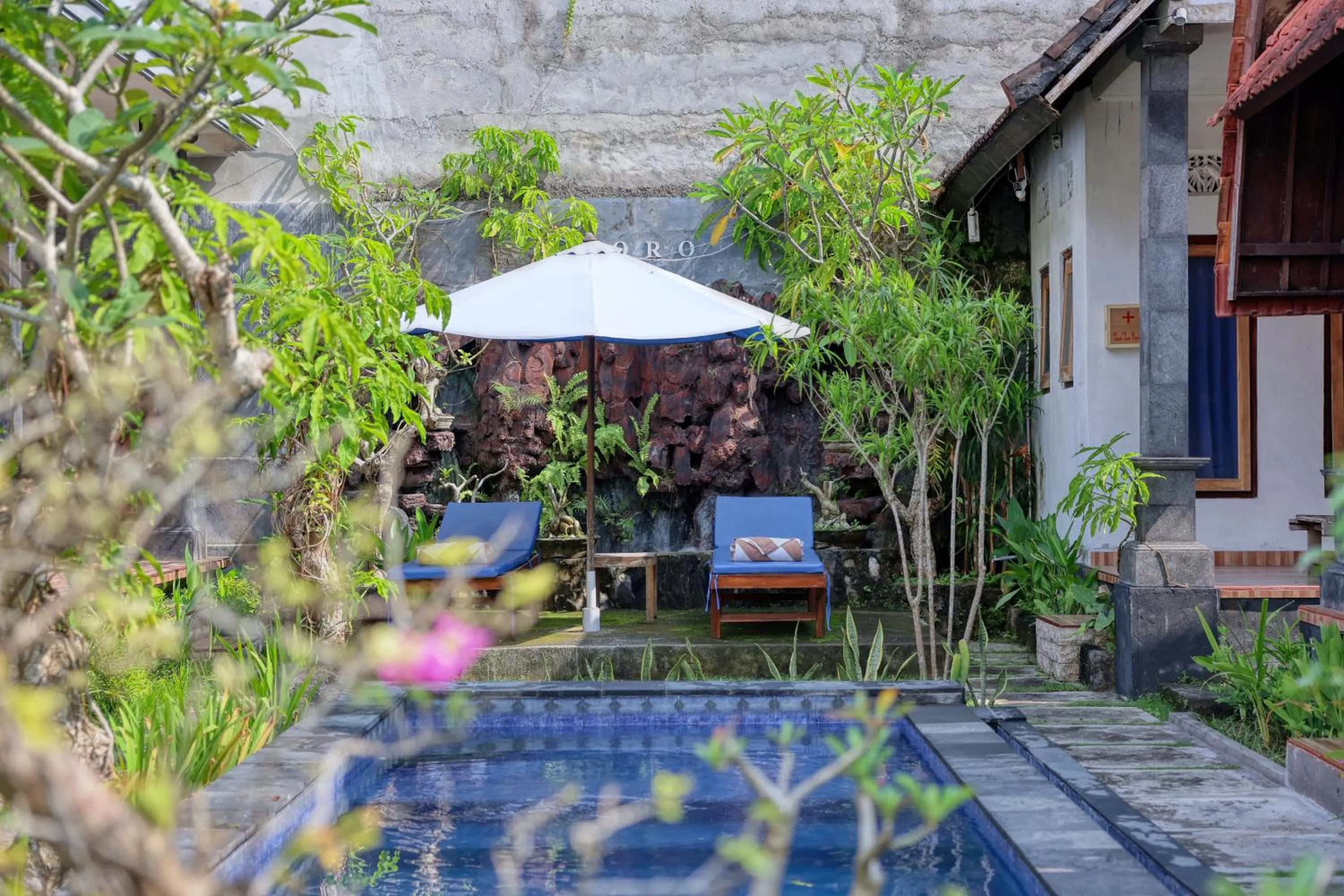 Swimming pool in Toro Cottage
