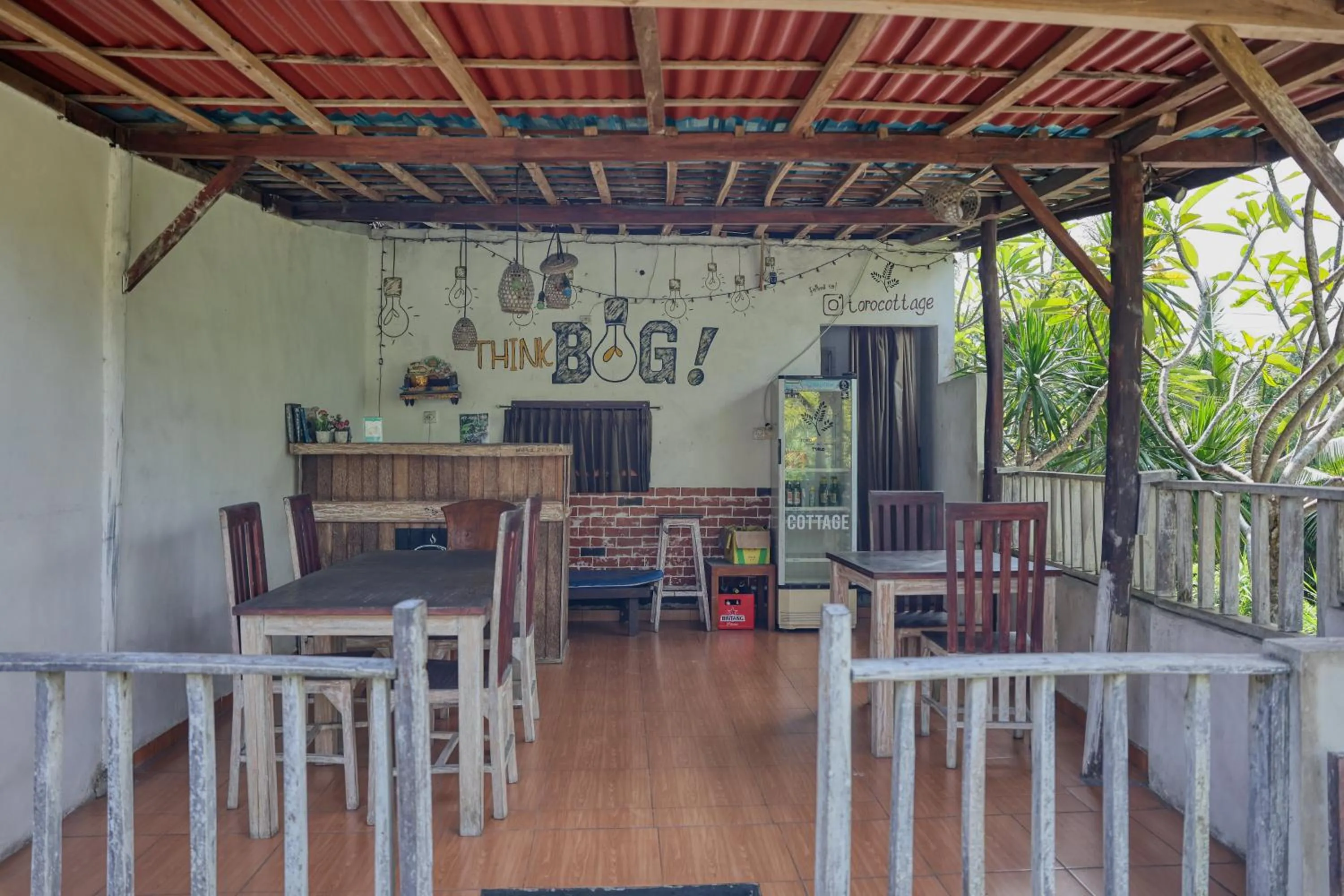 Restaurant/places to eat in Toro Cottage