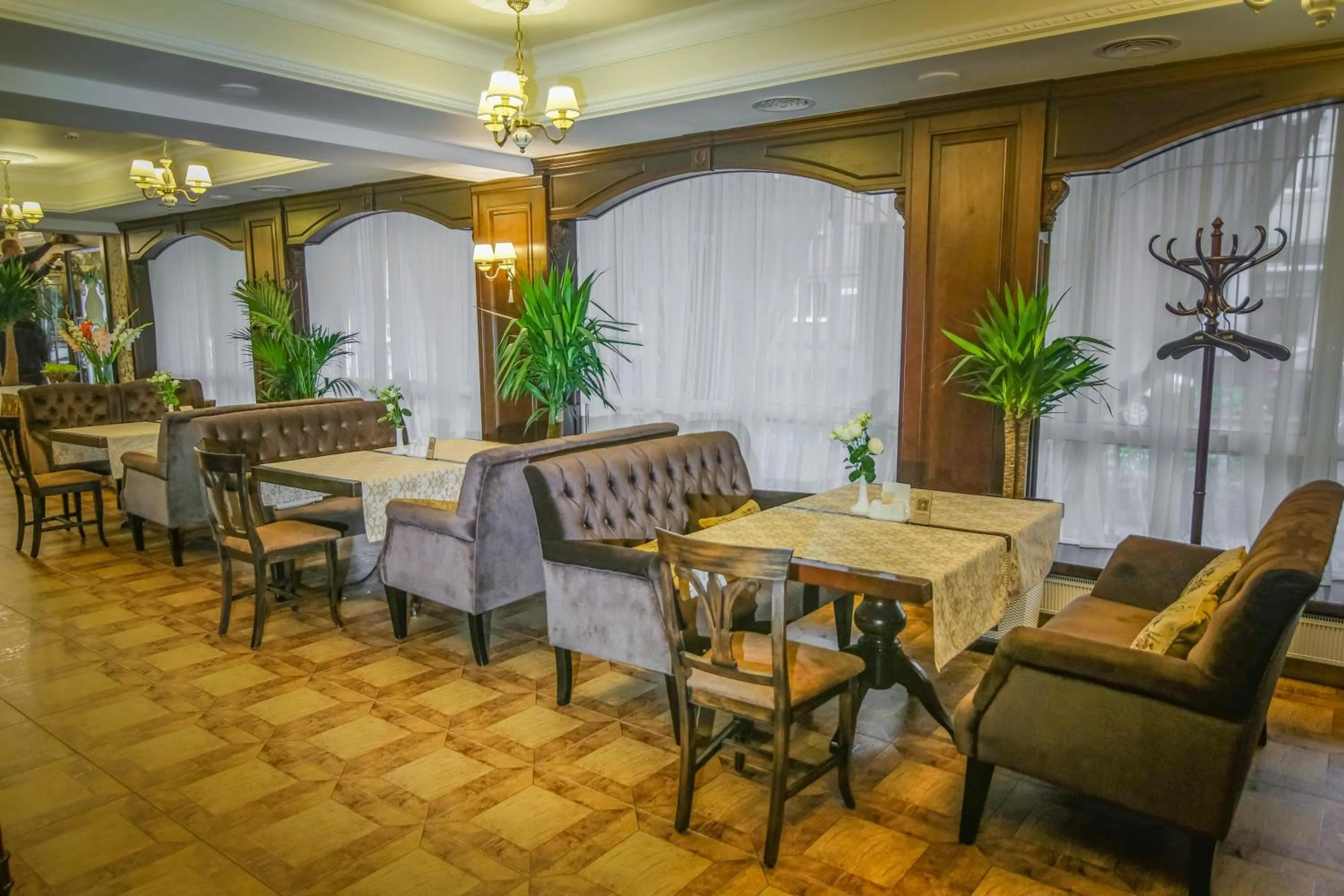 Restaurant/places to eat in Premier Hotel Palazzo