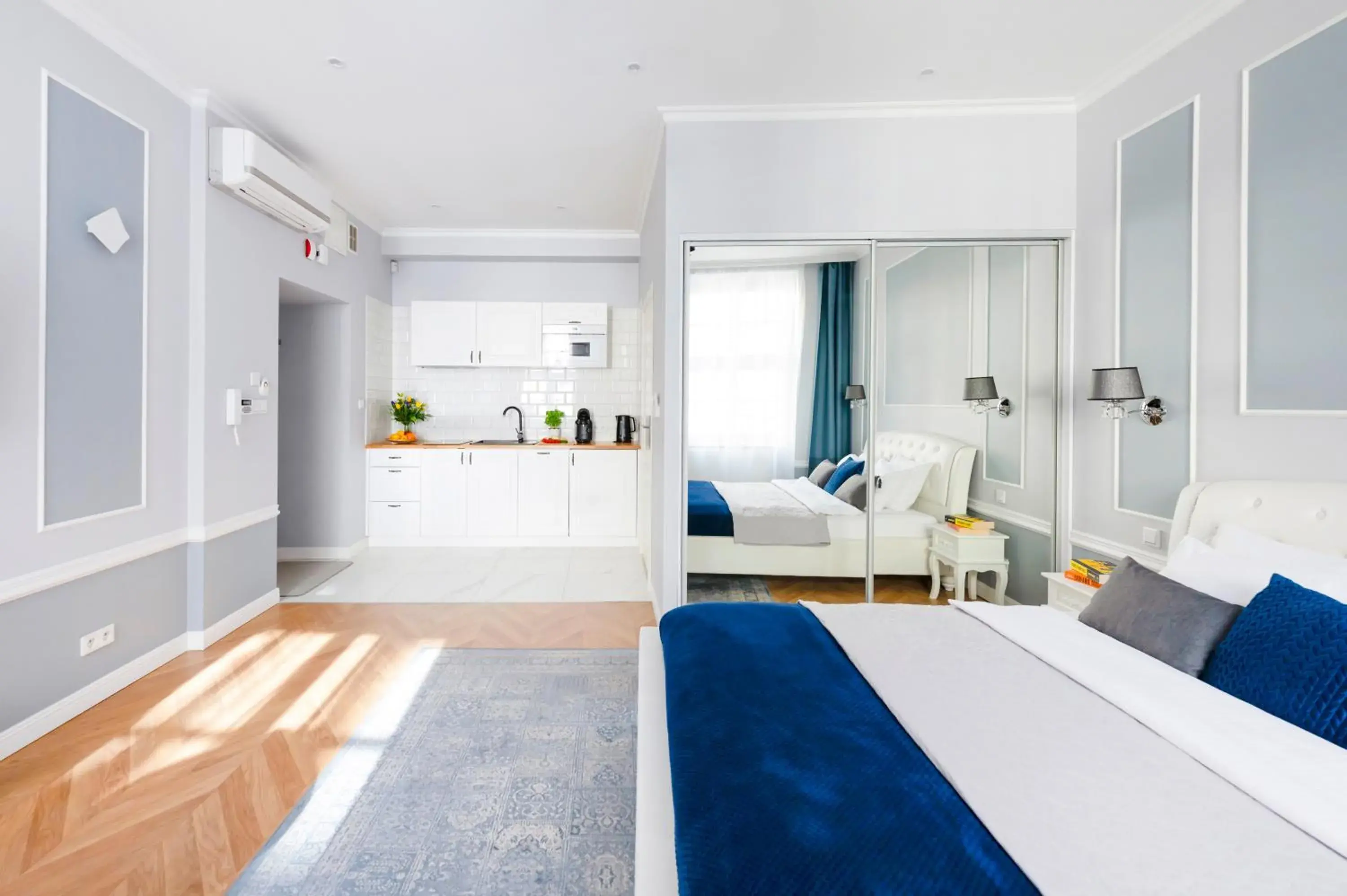 Superior Studio 1st floor Backyard View in Main Square Apartments Superior Studio 1st floor Backyard View in Main Square Apartments