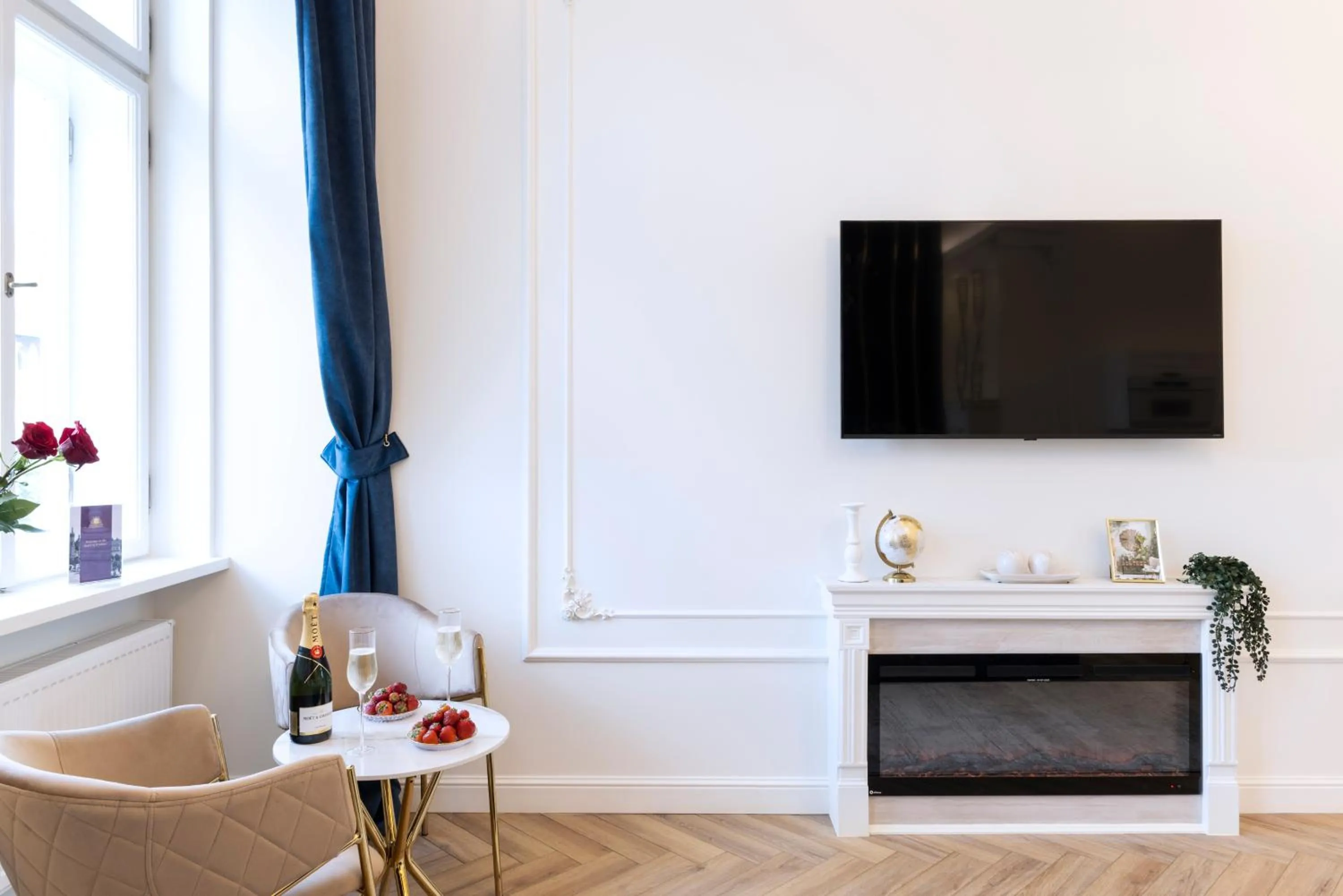 TV and multimedia in Main Square Apartments