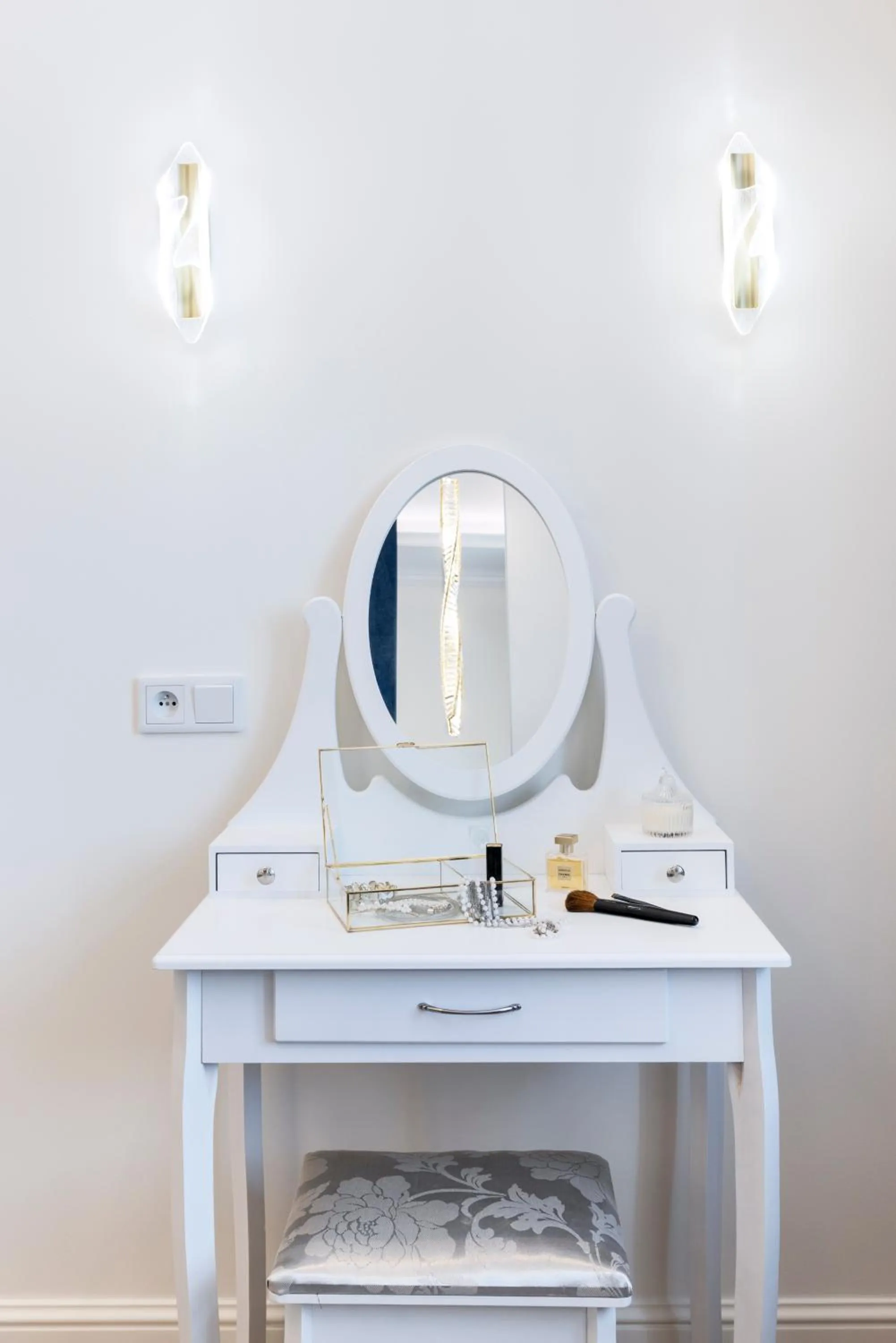 Decorative detail in Main Square Apartments